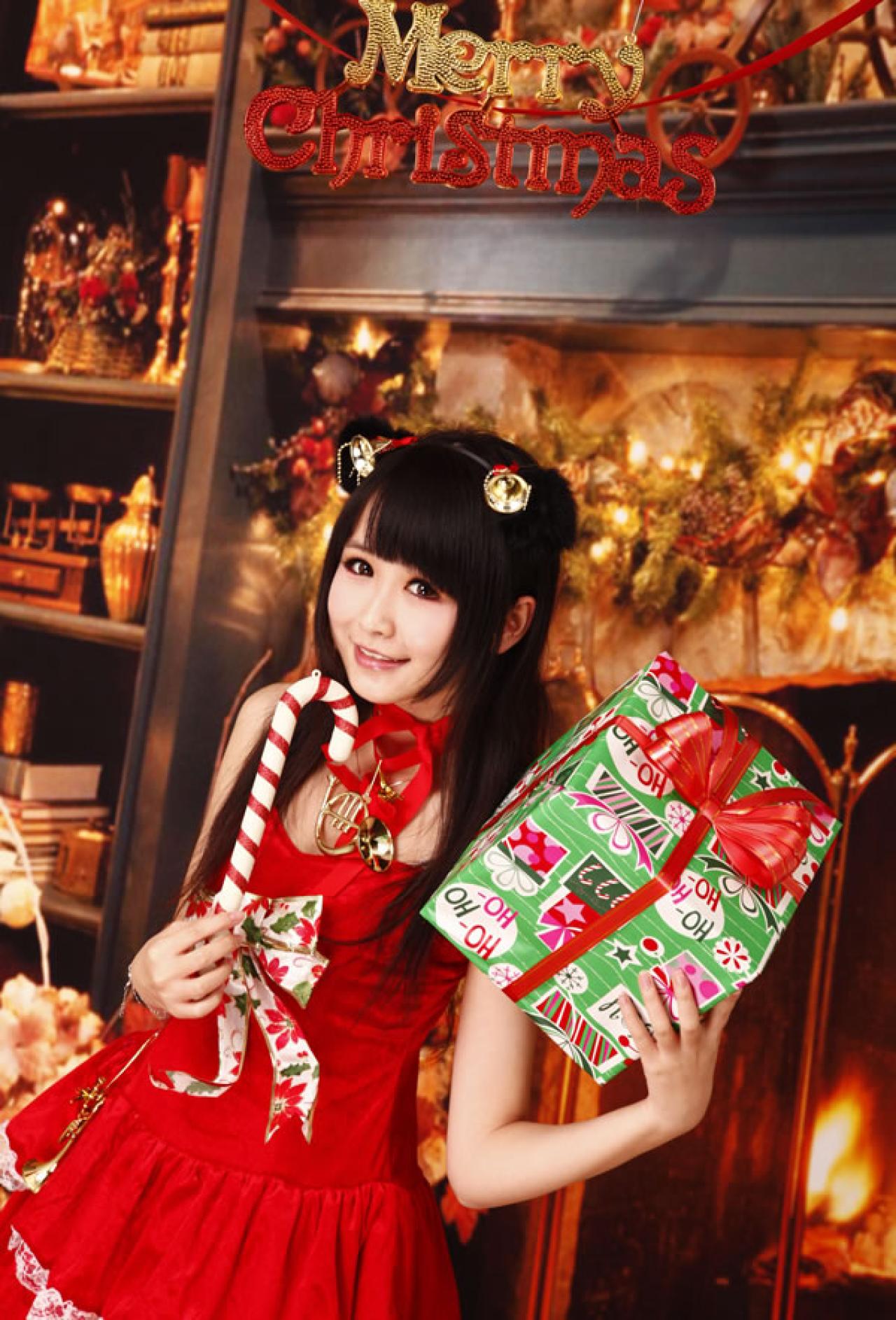 小Can拿着小礼包和魔法杖