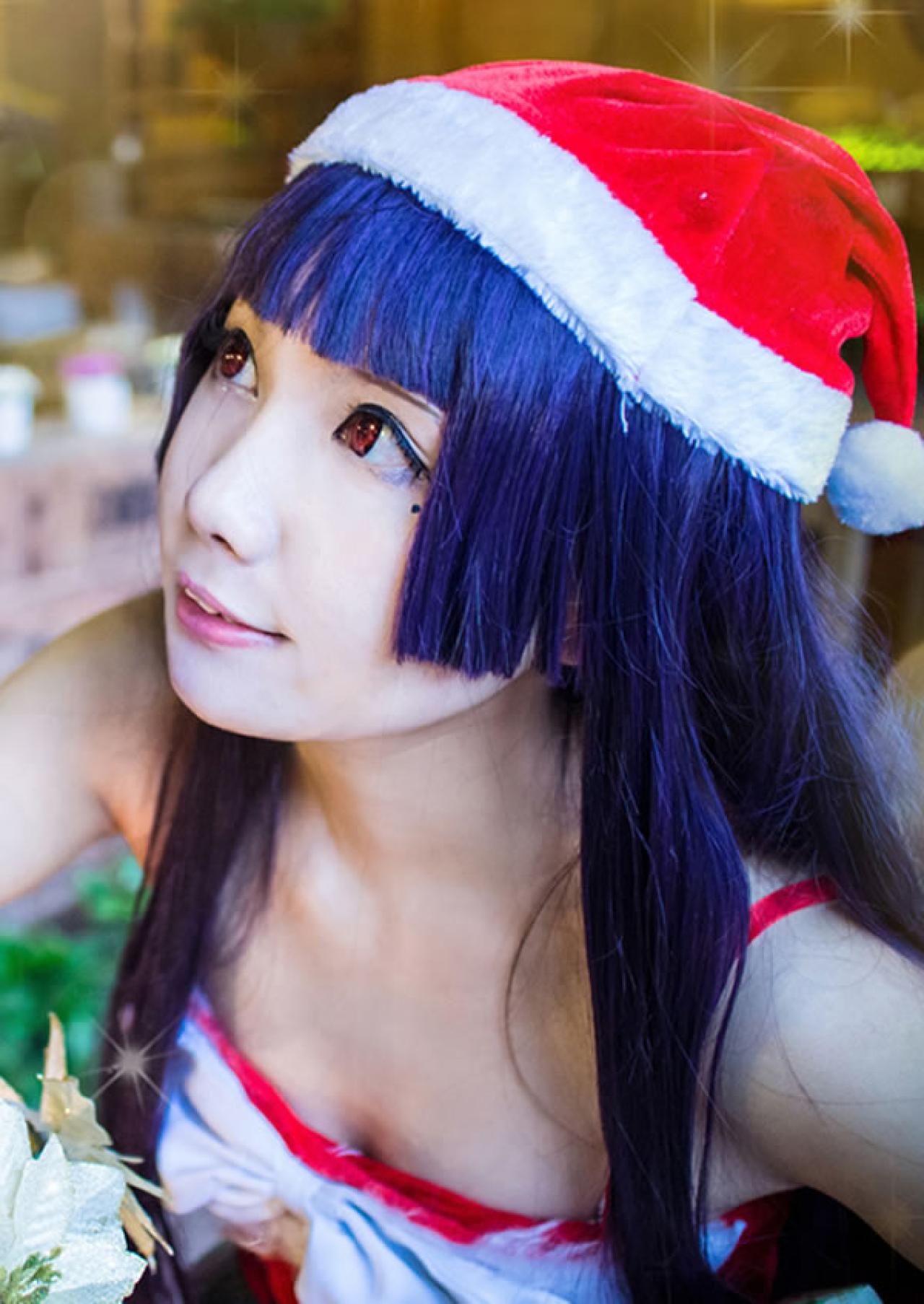 黑猫圣诞预告Ver，Coser瑱瑱酱正在修剪圣诞树