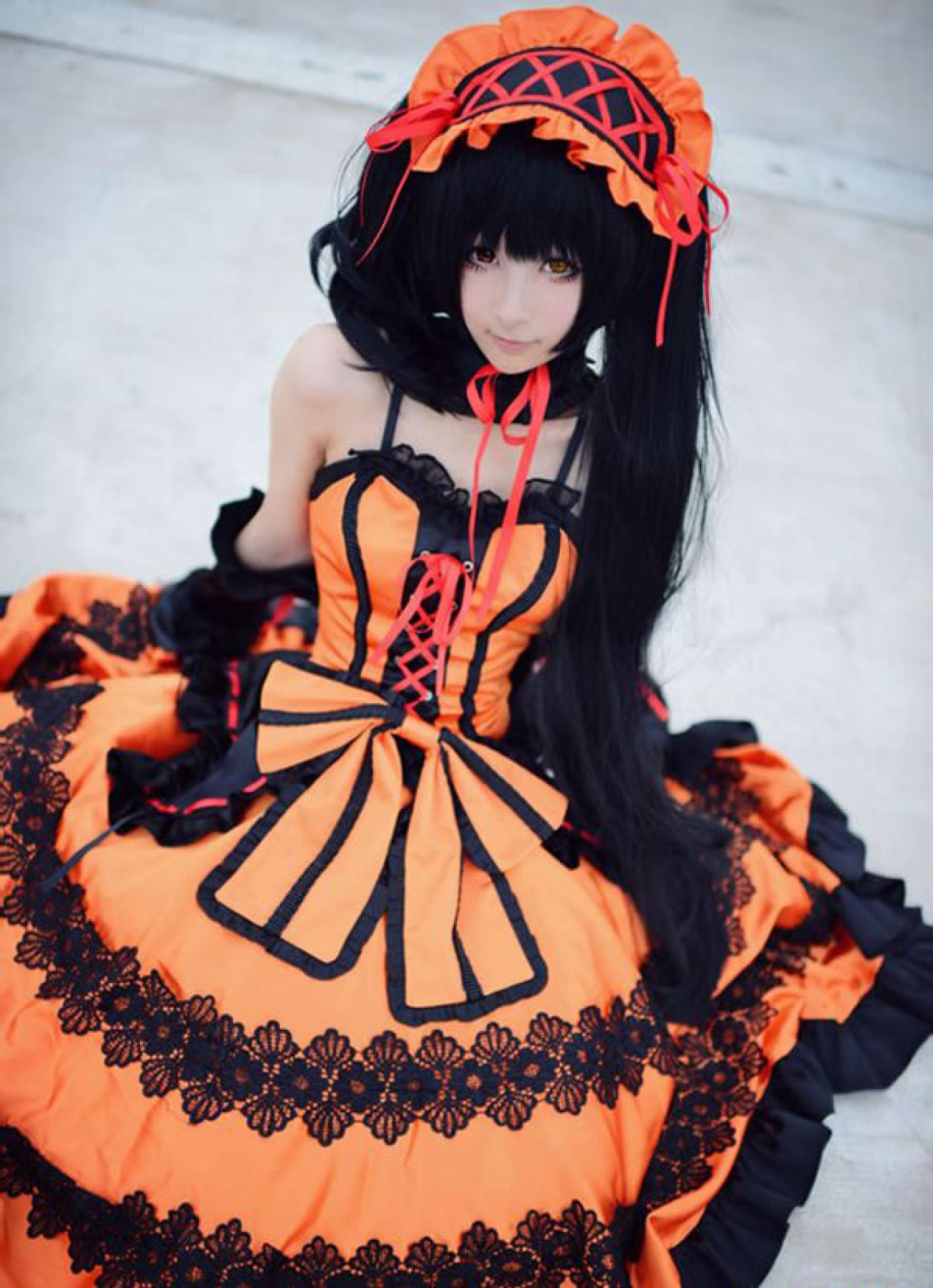 艾克Cos时崎狂三双手按住裙摆