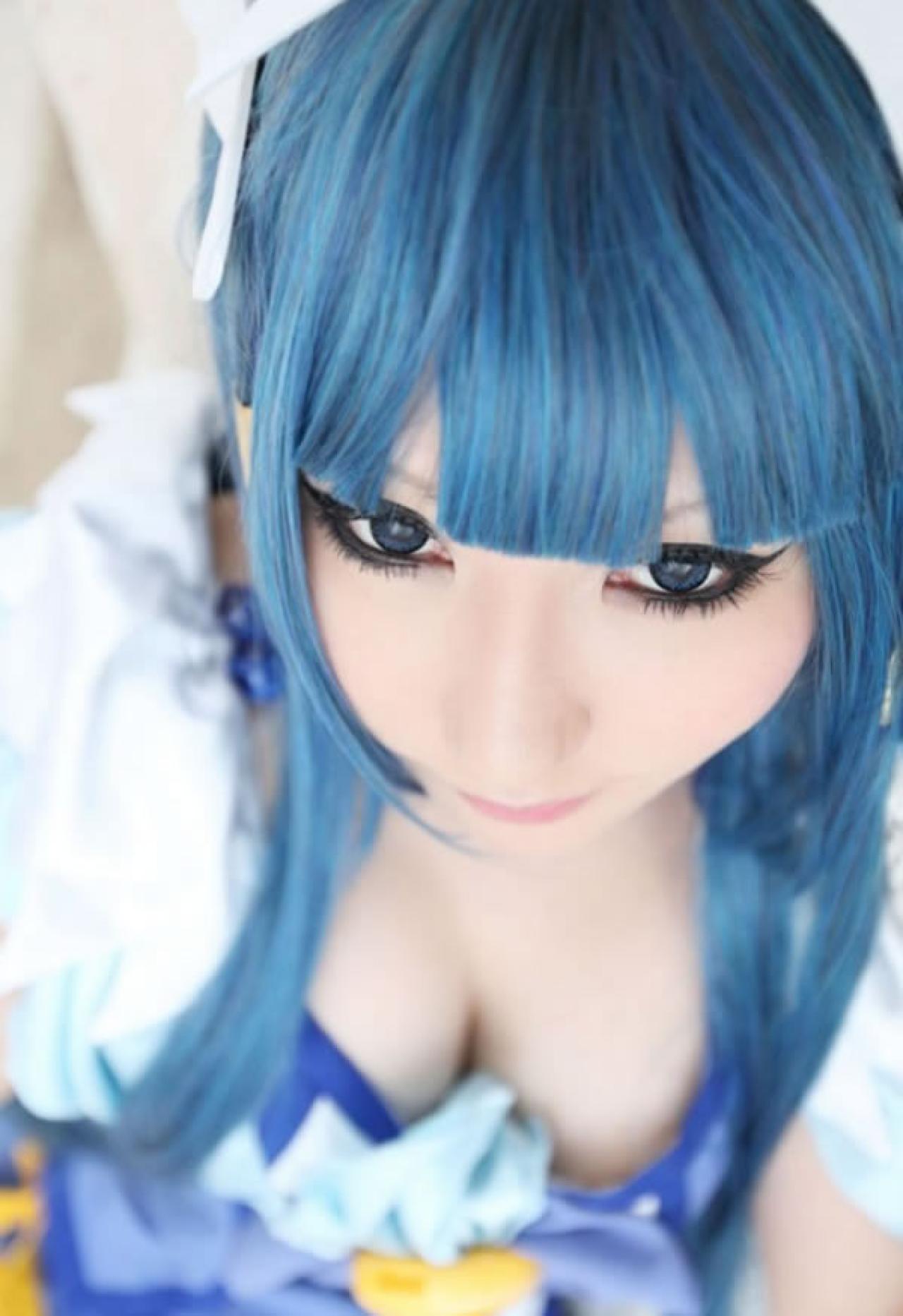 SAKU光之美少女雪城乃香Cosplay脸部特写大眼睛，蓝色连衣裙