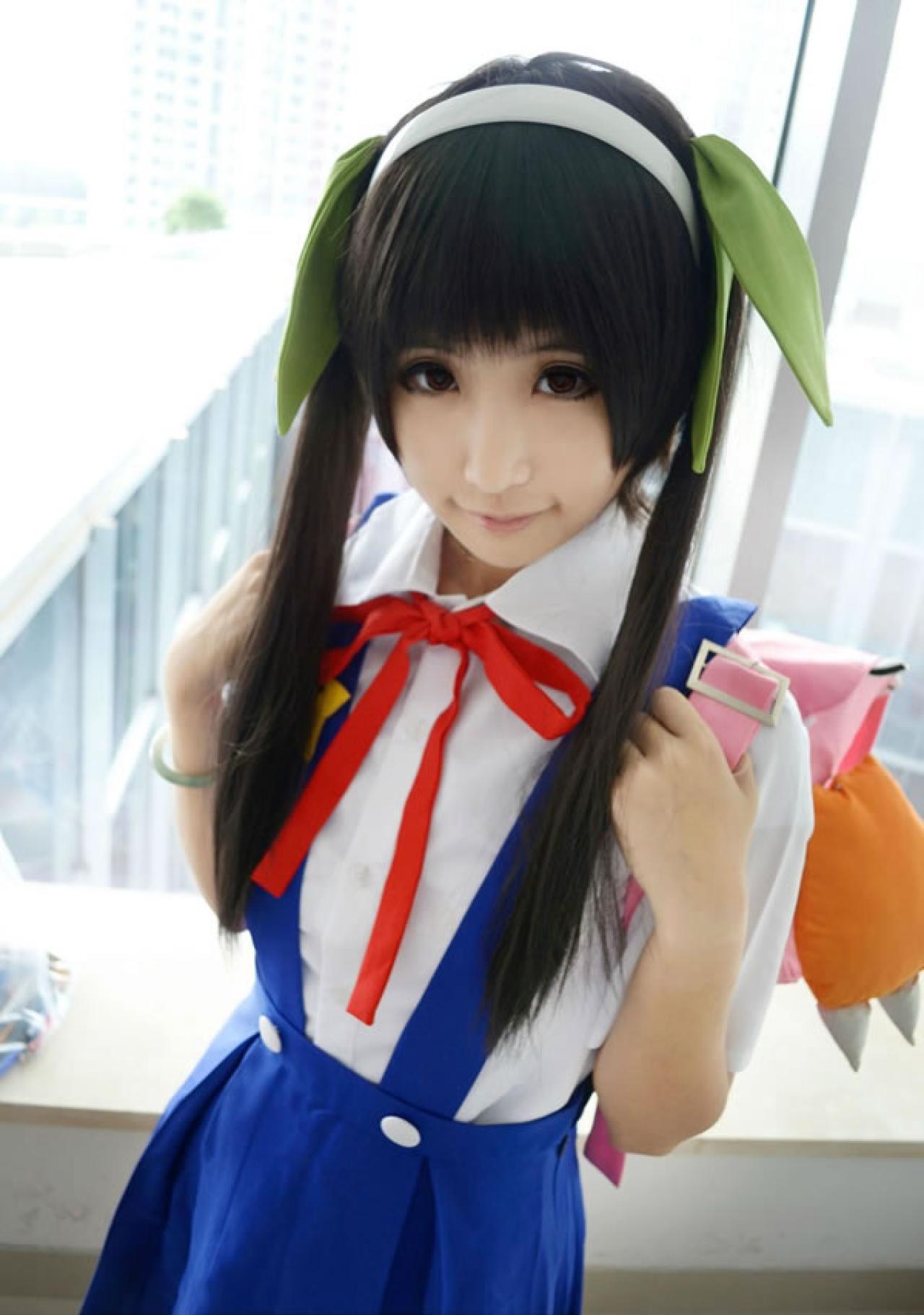 可爱的未寻Cos八九寺真宵背起双肩包