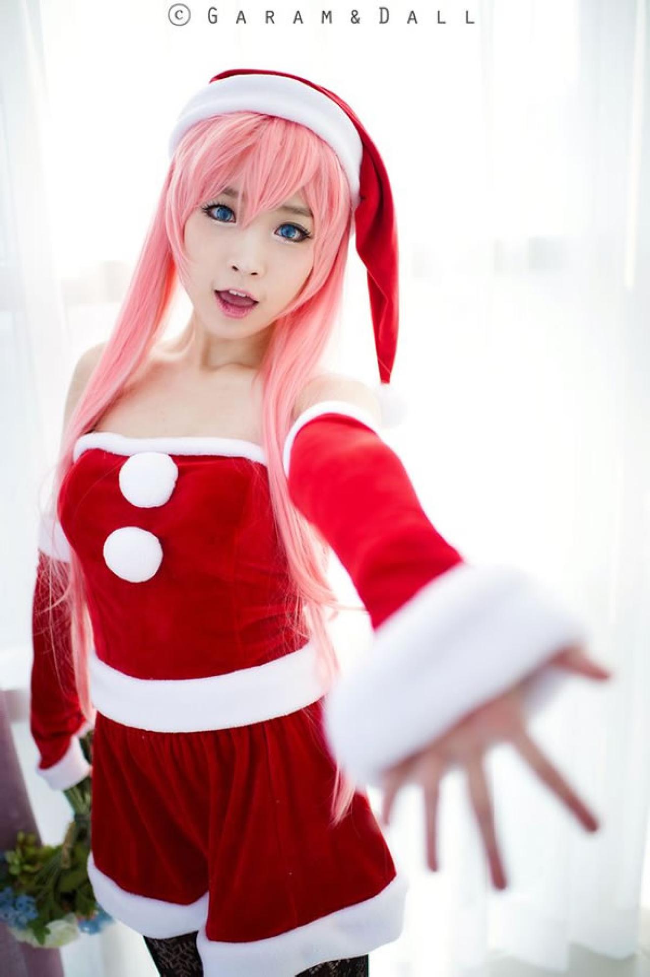 兔娘粉发圣诞服作手势邀请大家