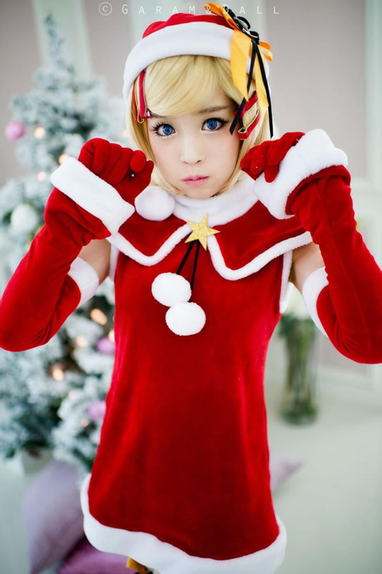 兔娘黄发圣诞服作小猫手势