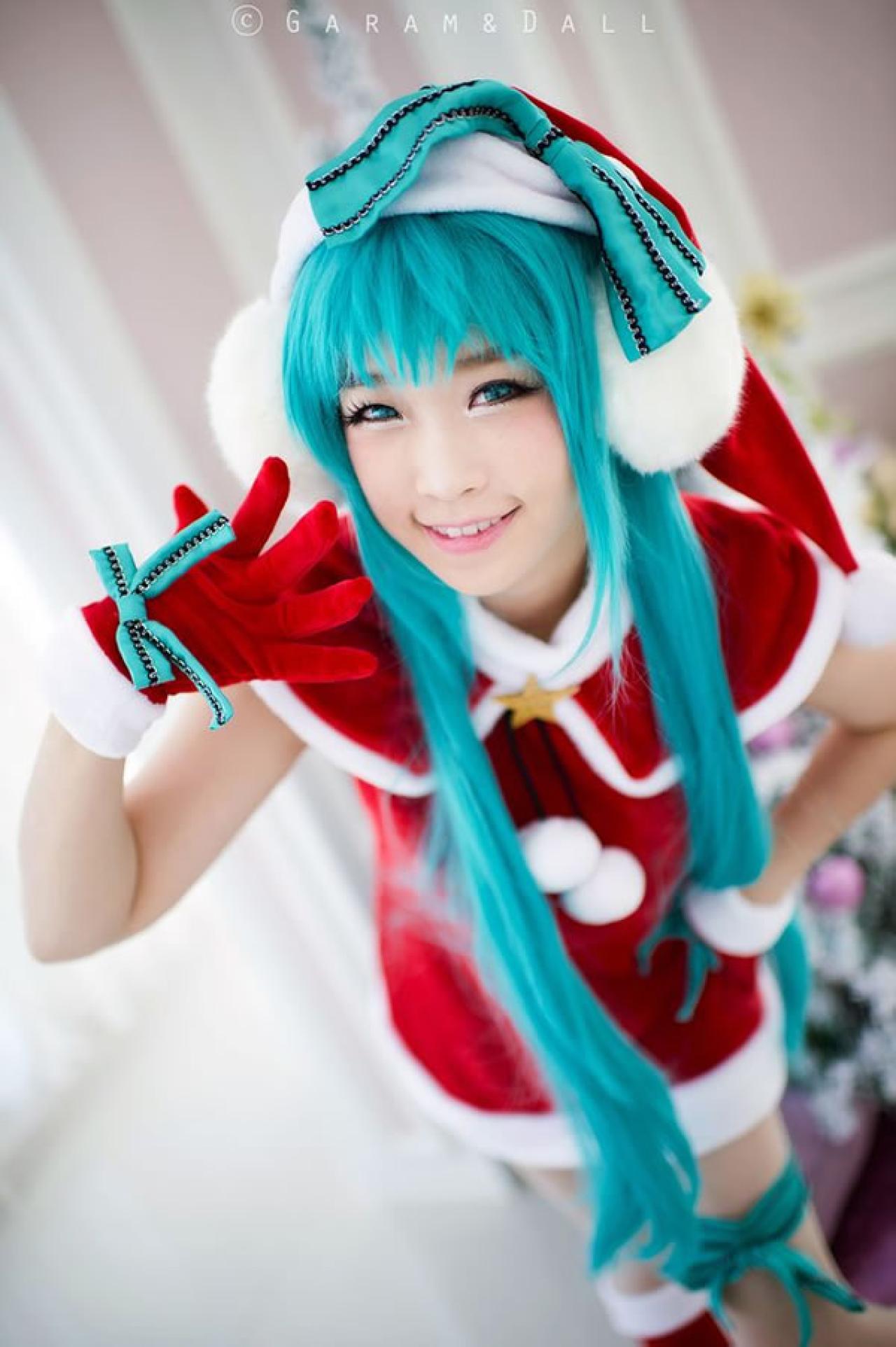 兔娘青色头发双马尾圣诞服近距离卖萌特写