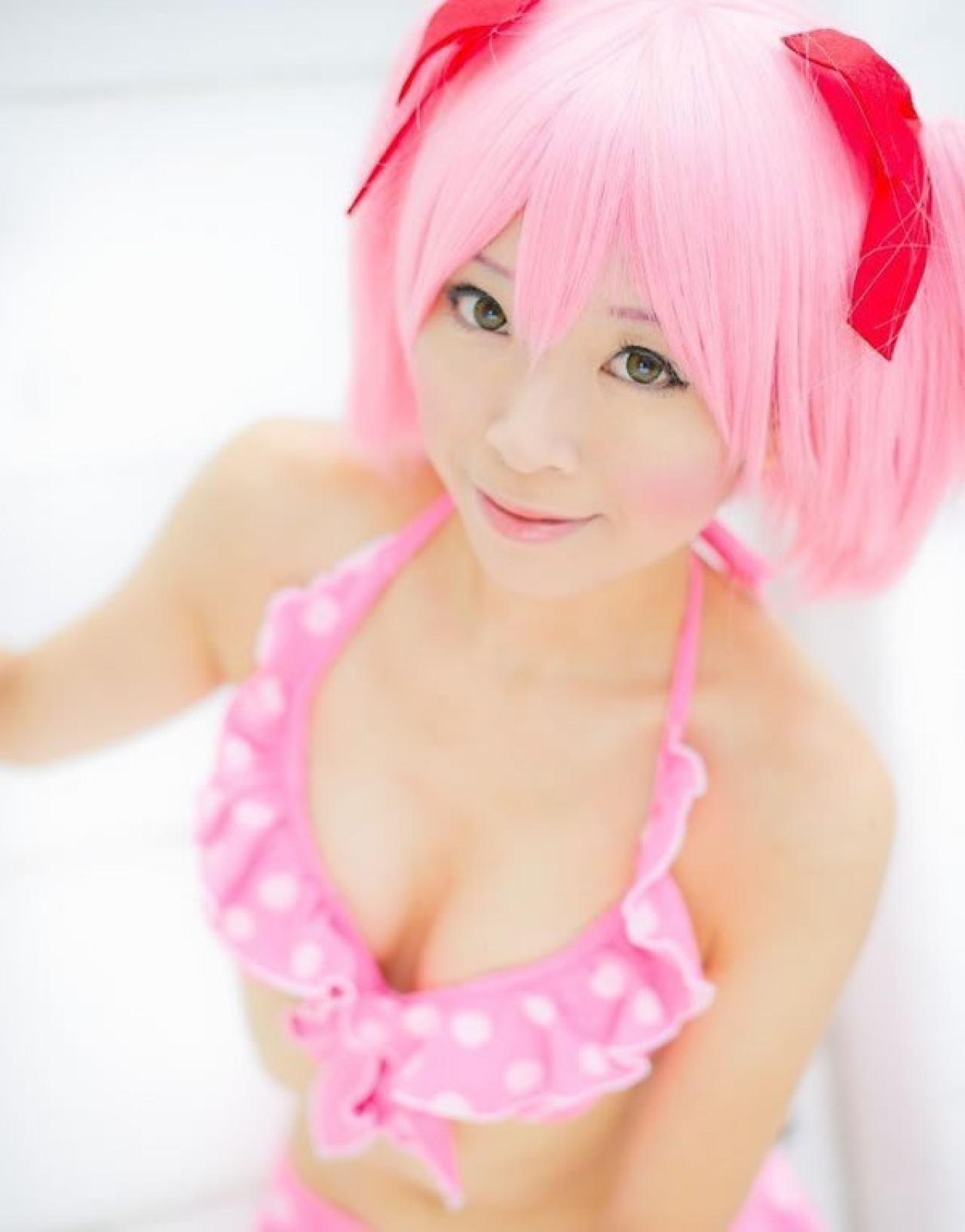 Mashiro Yuki穿着粉色比基尼扮演魔法少女小圆上半身照