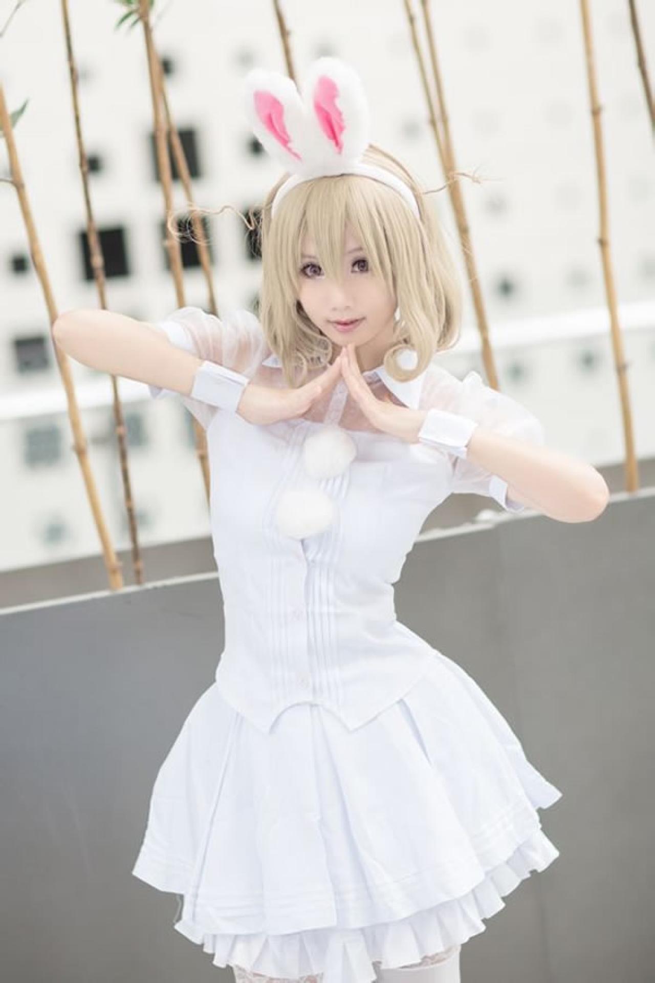 魔法少女小媛SH扮演锁锁美双手手指贴在一起放在胸前