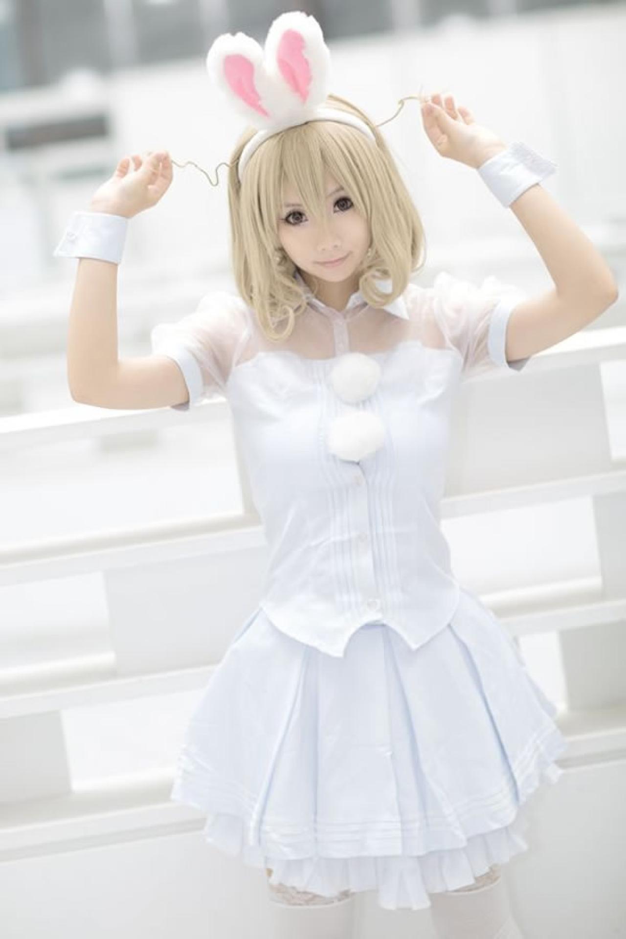 魔法少女小媛SH扮演锁锁美双手揪住两侧的两根呆毛