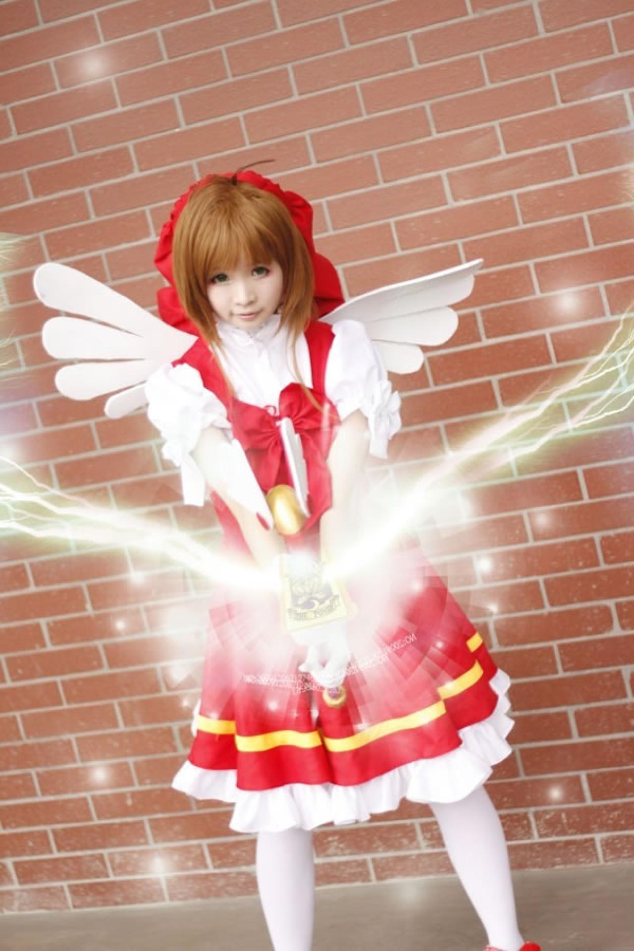 米兔扮演魔法少女变身使用魔法手杖，出现天使之翼效果