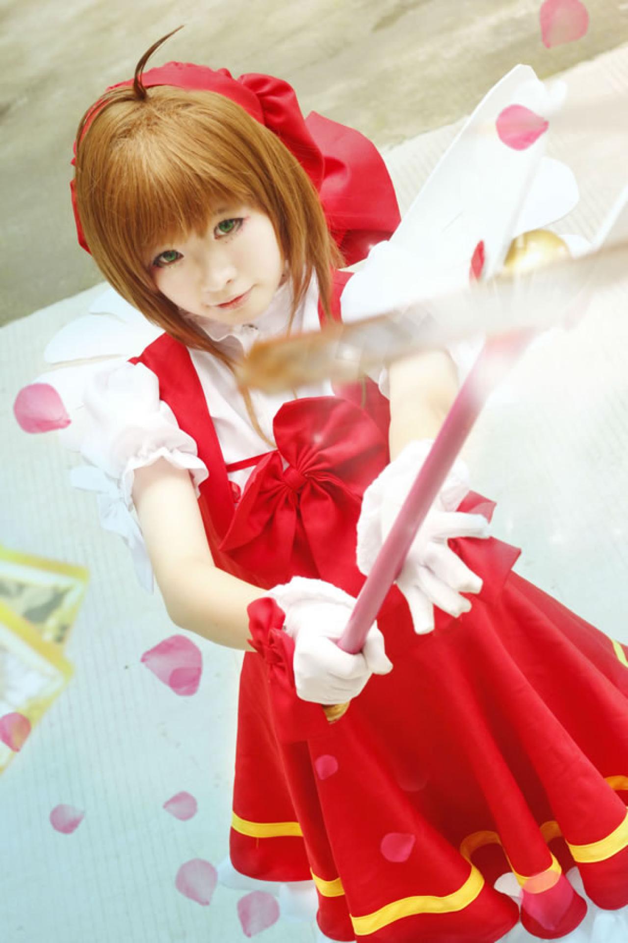 米兔扮演魔法少女挥动魔法杖正面照