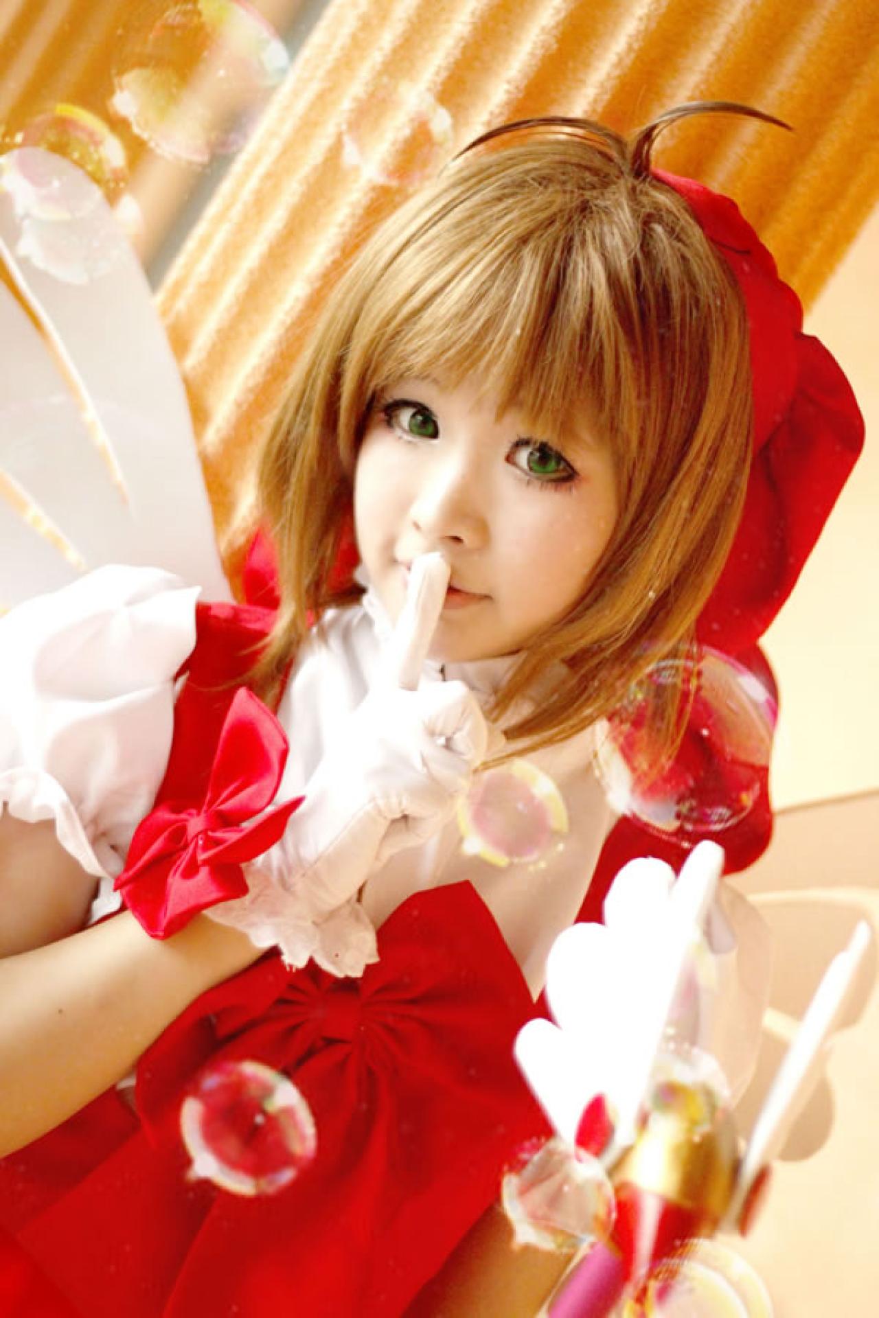 米兔扮演魔法少女食指放在嘴唇边作嘘的手势