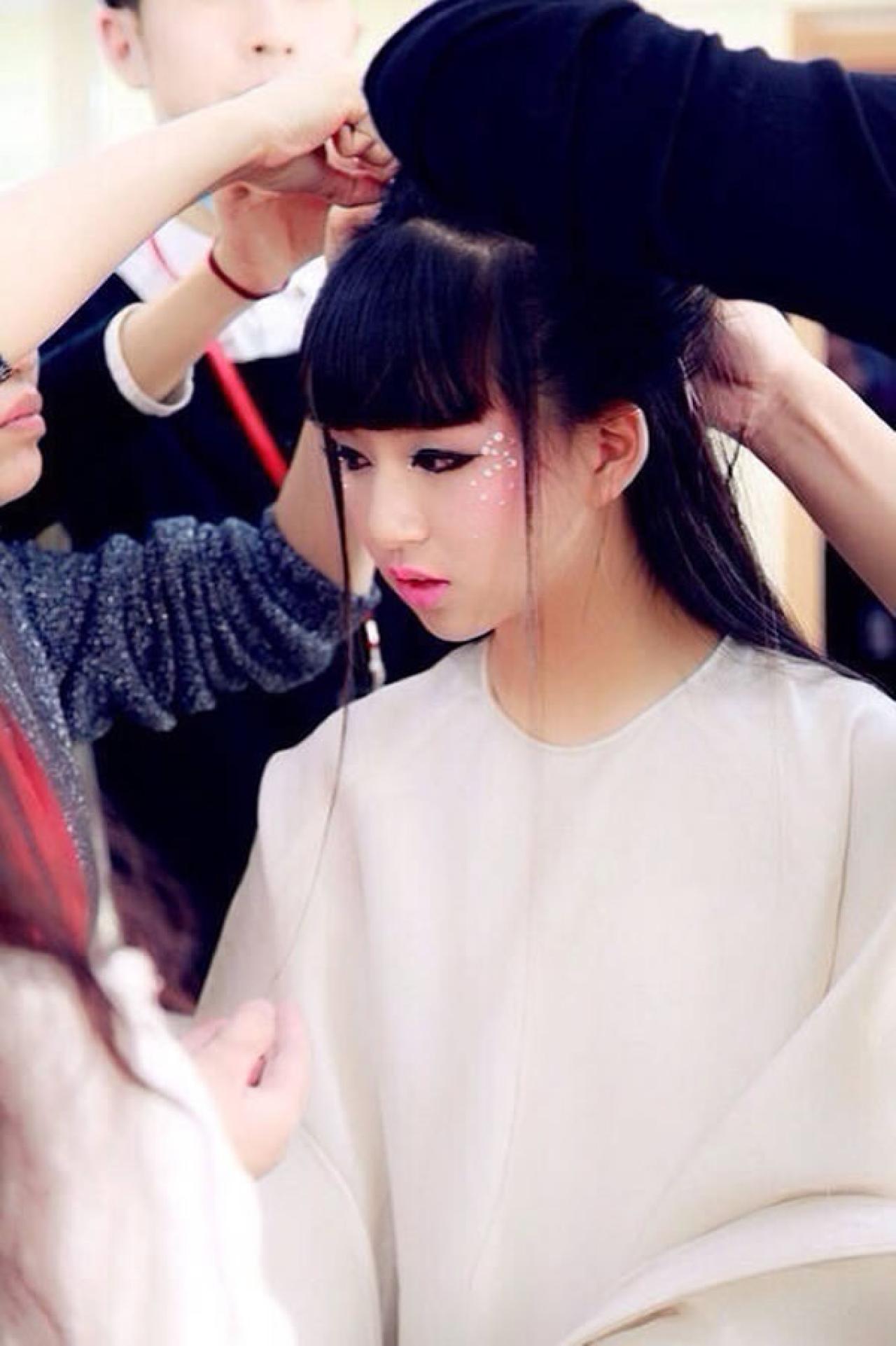 小彩蝶在春晚化妆间正在化妆