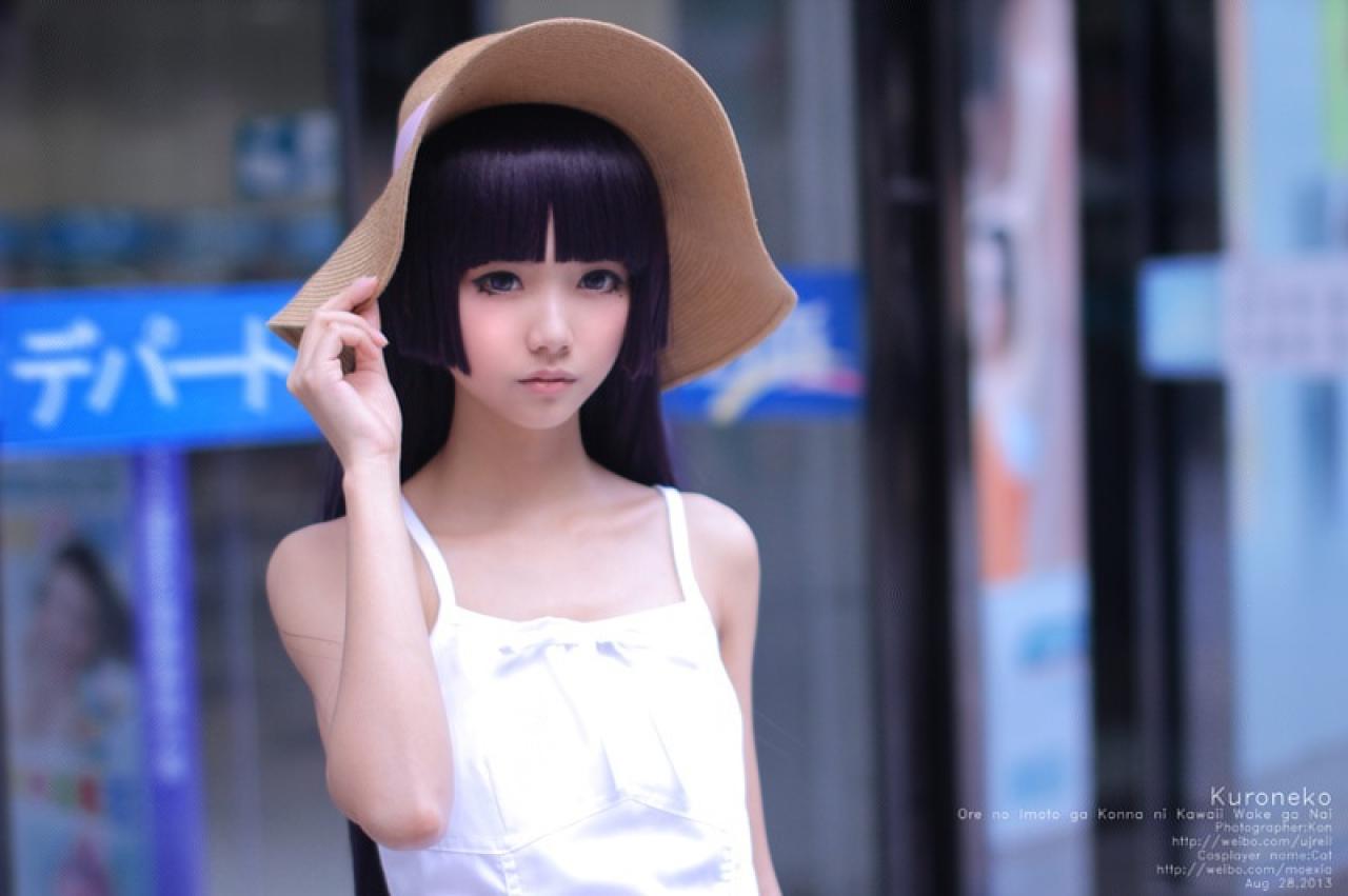 黑猫在街店门口