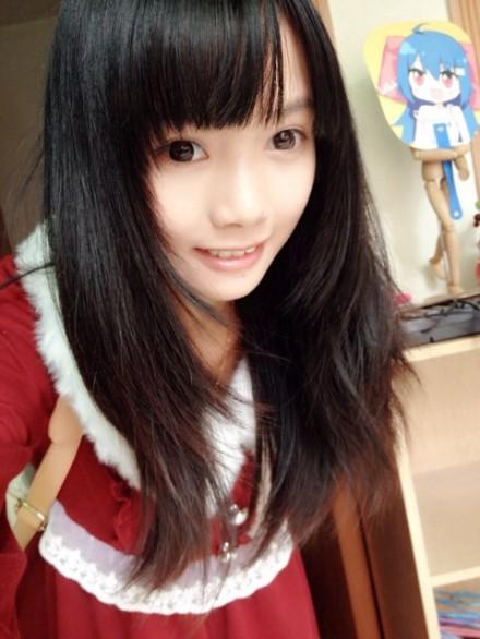 猫梓长发自拍。