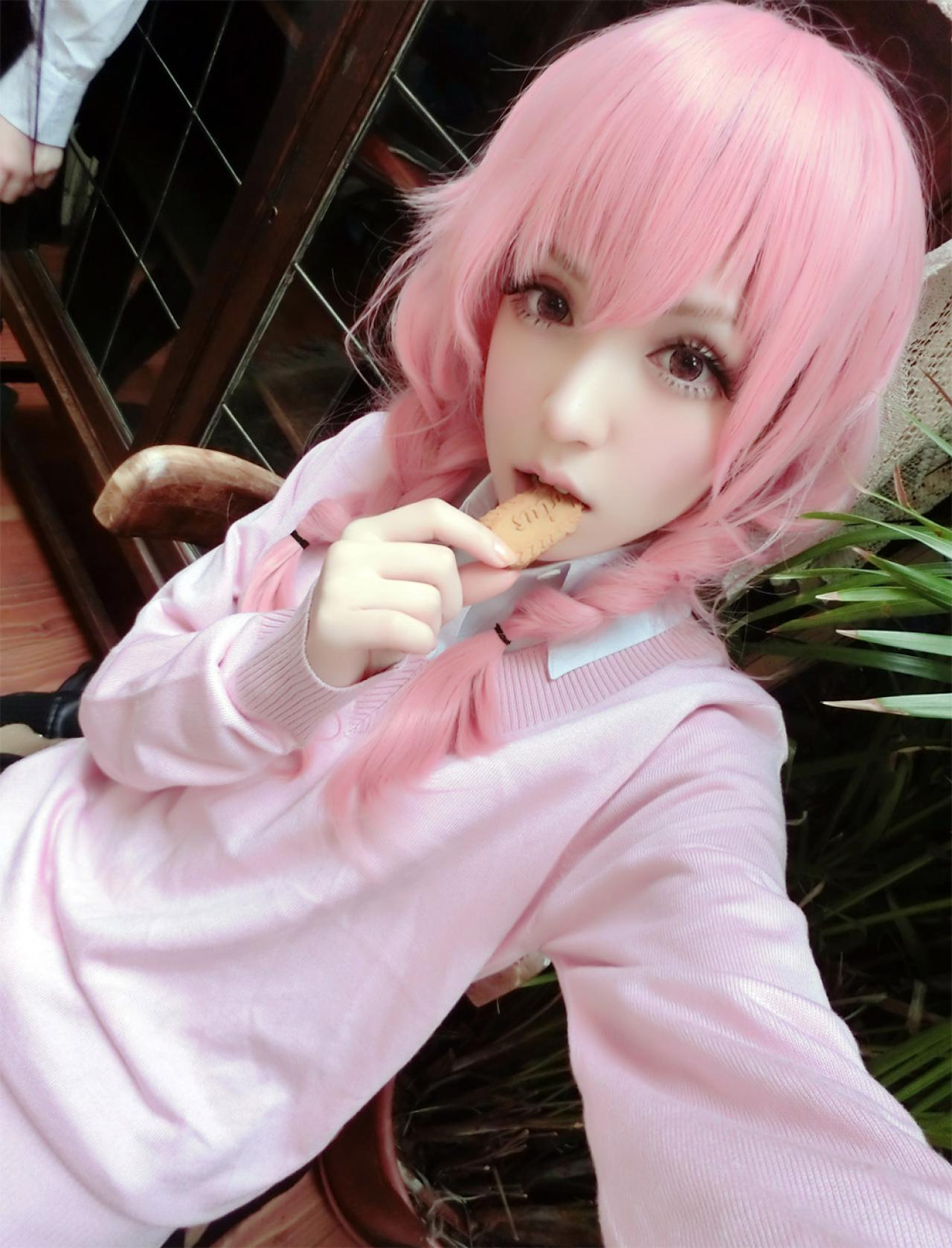 天然呆的魔法少女小愛扮演髅髅宫歌留多吃小饼干自拍