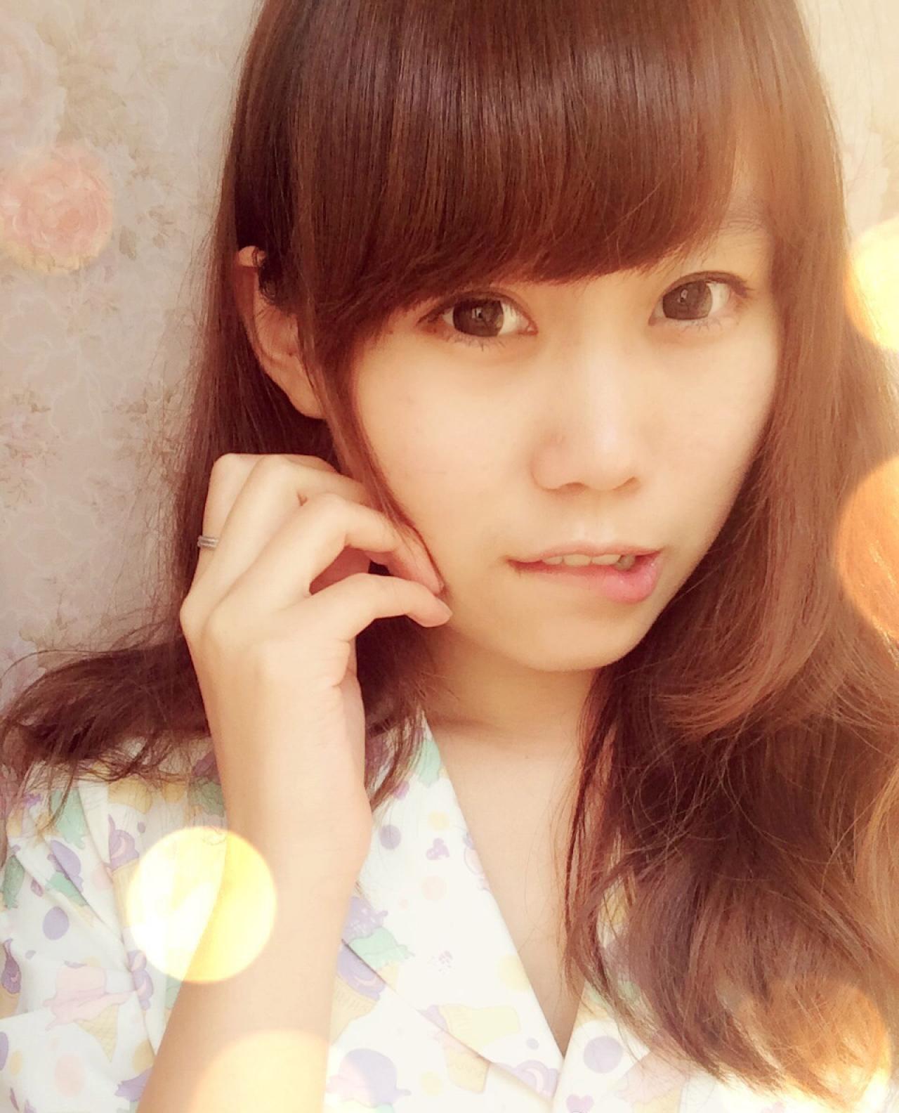 代表太阳拯救你的漫果果咬嘴唇的样子