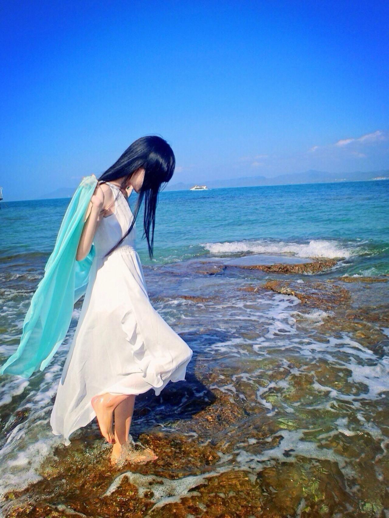 小柔SeeU在海边侧面照03