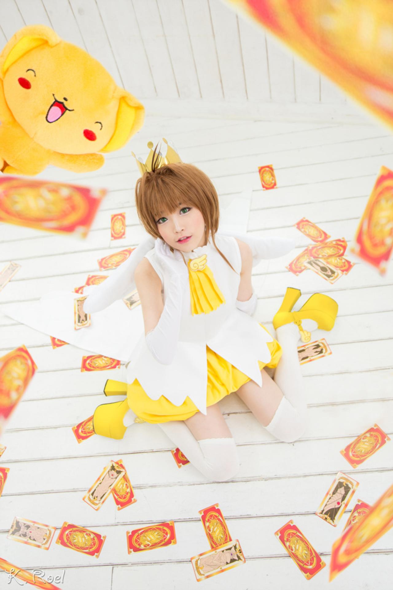 兔娘扮演木之本樱俯拍，小可飞起来挥手