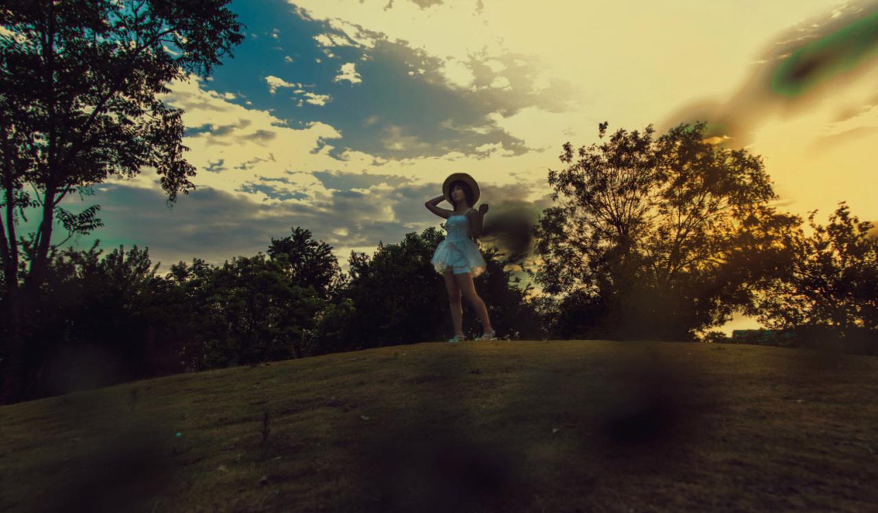 年糕扮演五更琉璃仰望远方