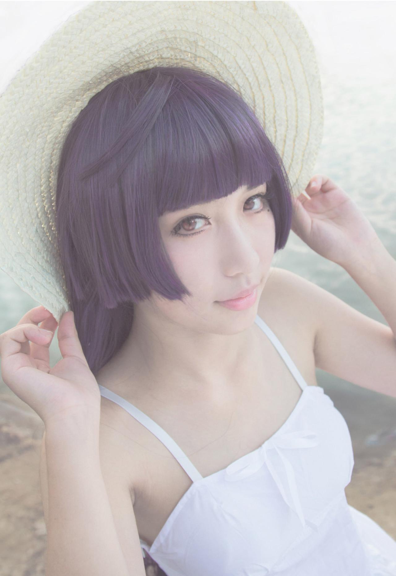 年糕扮演五更琉璃双手扶着草帽