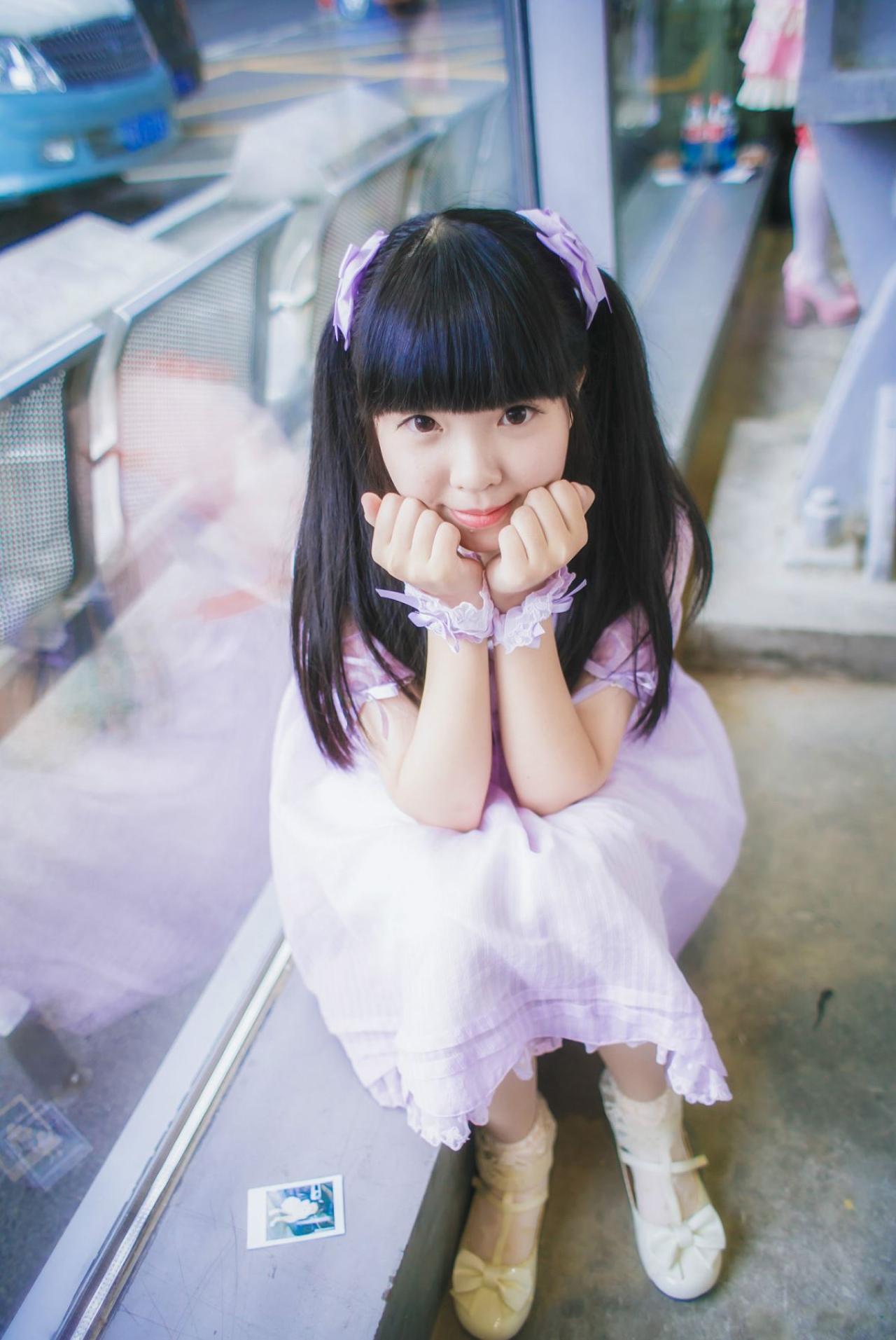 ASN48夏夏紫色连衣裙坐在窗边立幅