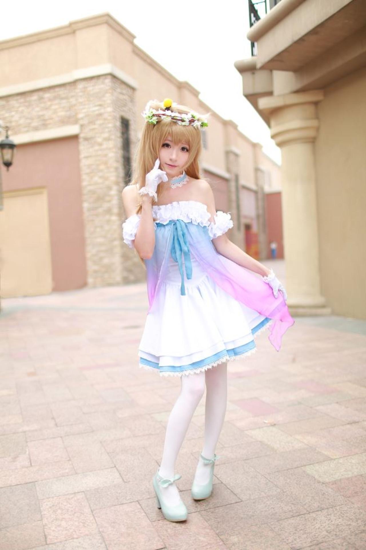 Meter扮演南小鸟全身正面照