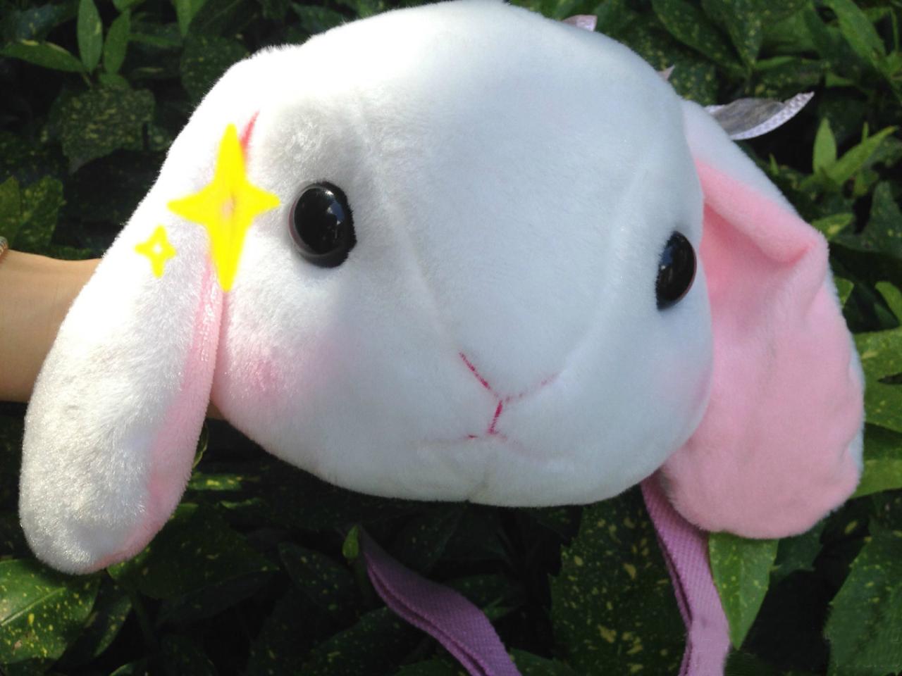 手里拿起小白兔背包的效果图