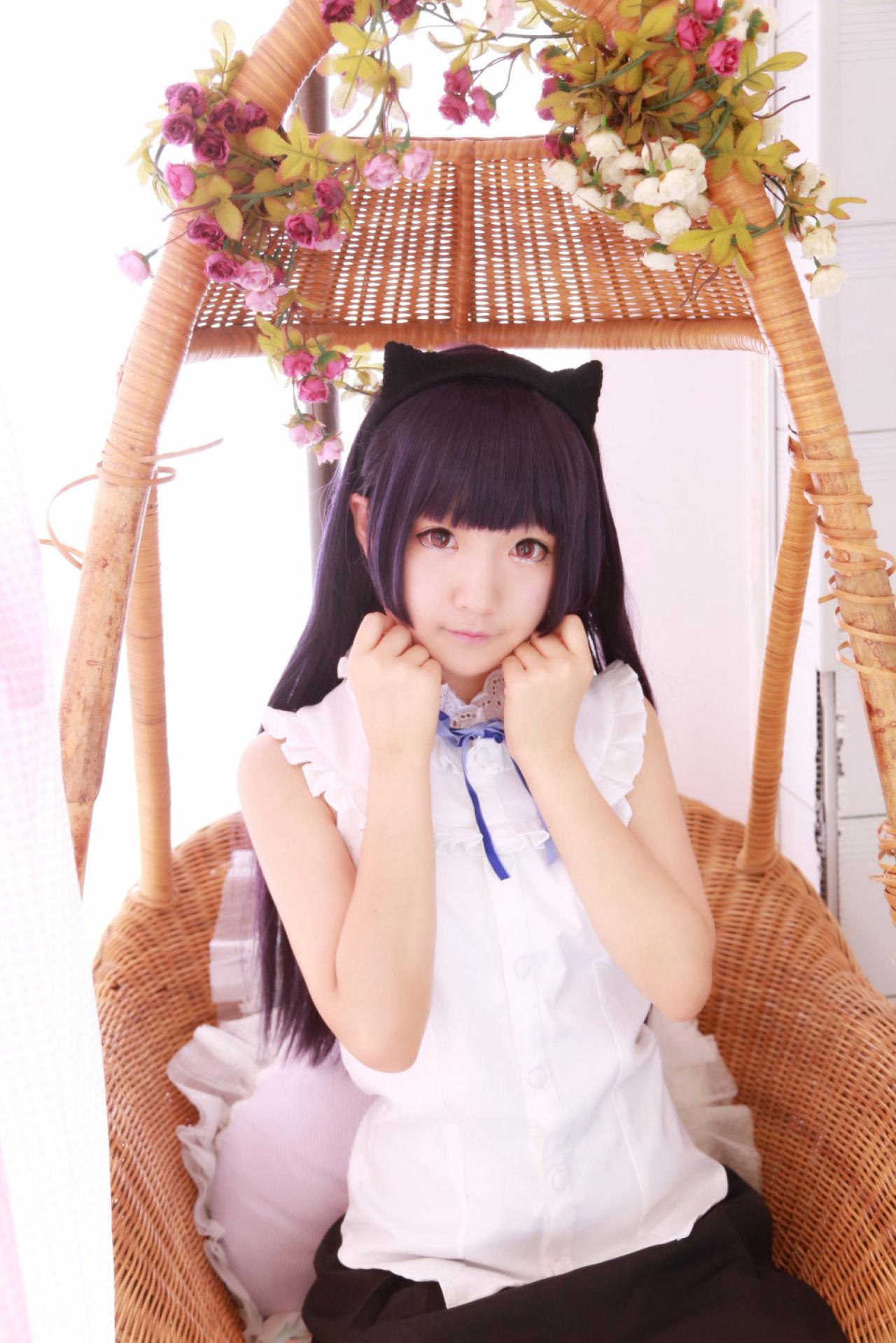 AOI扮演五更琉璃坐在吊篮里扮小猫