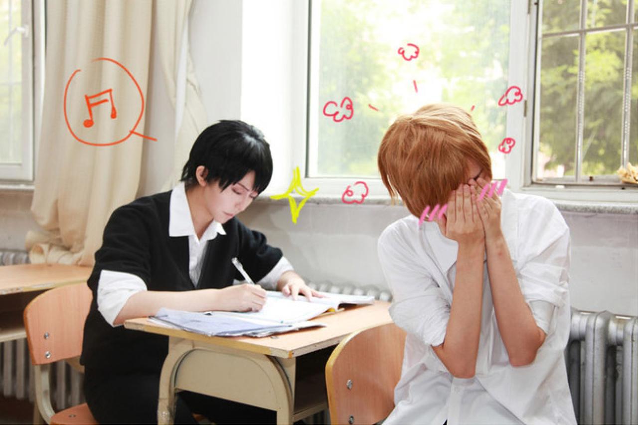 乌童继续做题，三城：呜呜呜，乌童欺负我。