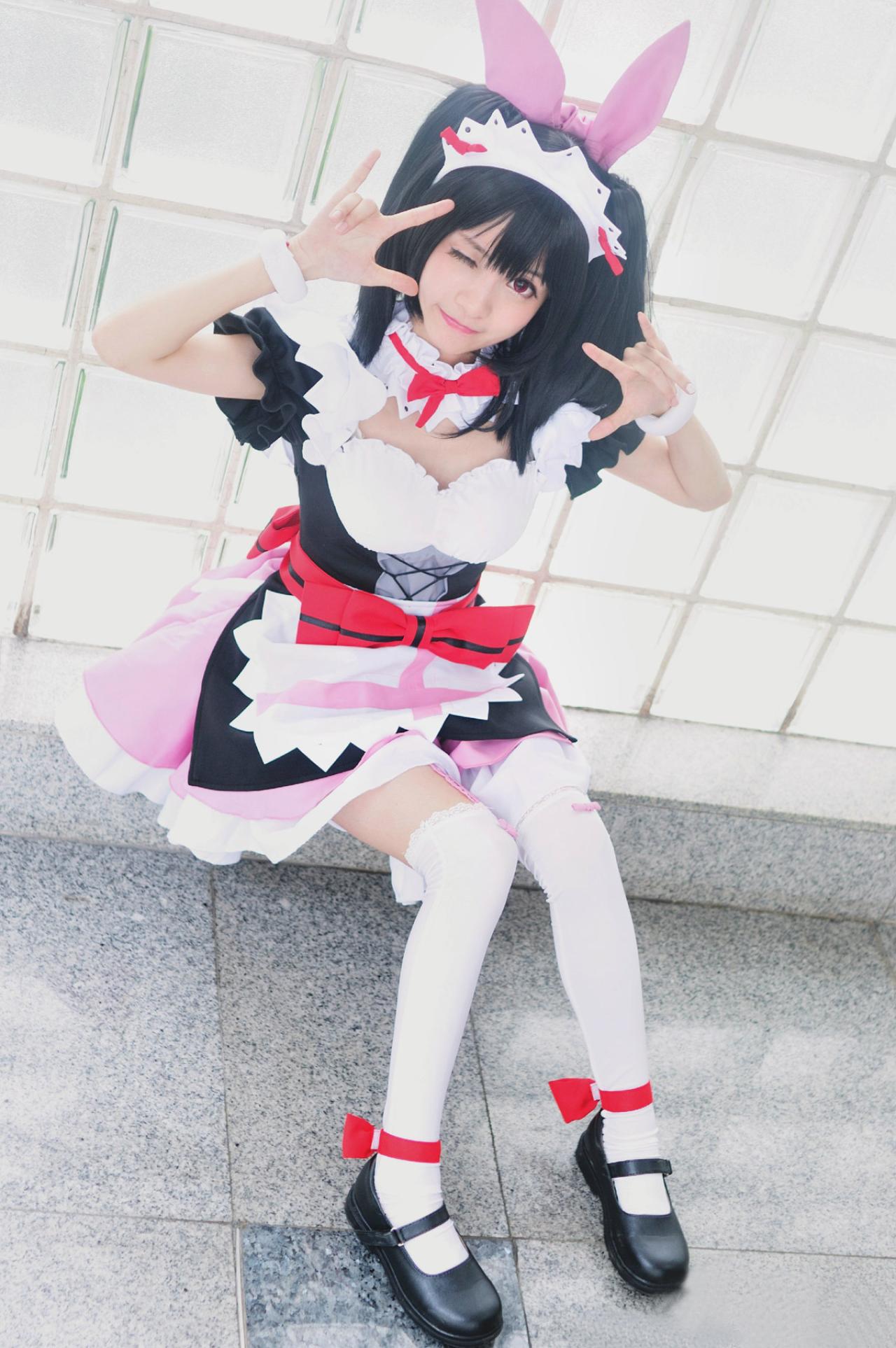 橘子酱扮演矢泽妮可作I LOVE YOU（我爱你）手势