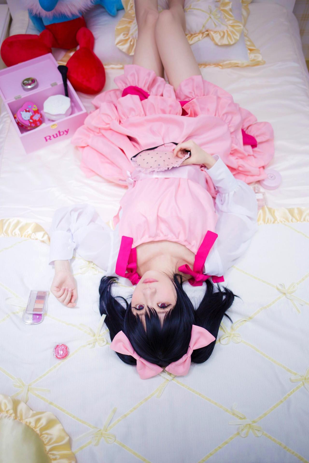 宝bA0_扮演矢泽妮躺在床上