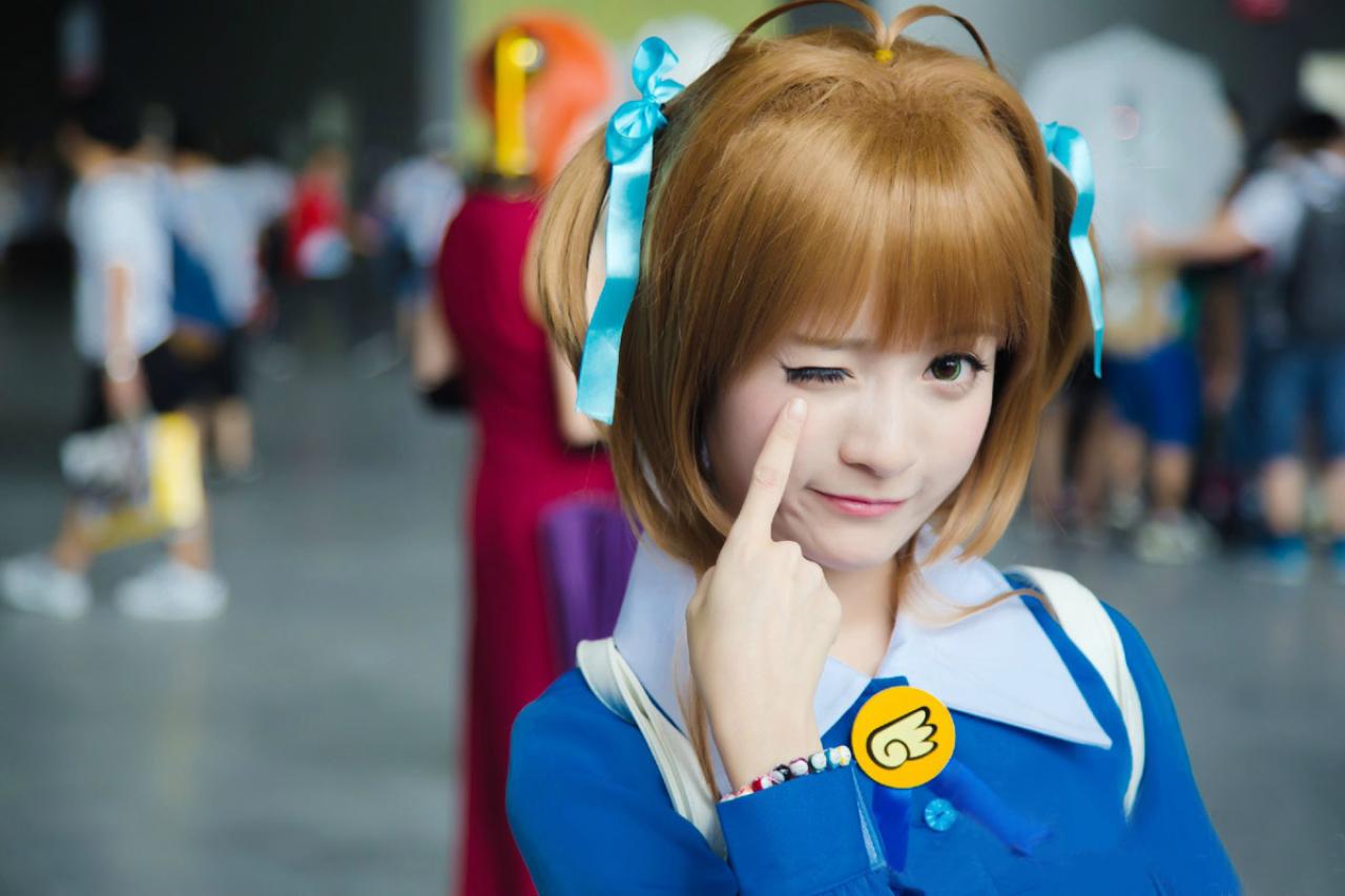 橘子酱sama扮演木之本樱睁一只眼闭一只眼眨眼卖萌