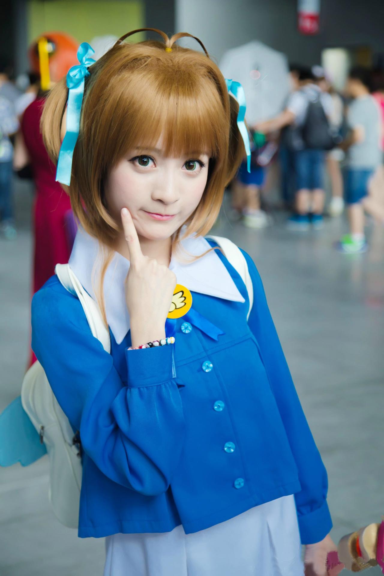 橘子酱sama扮演木之本樱食指抵住脸部卖萌