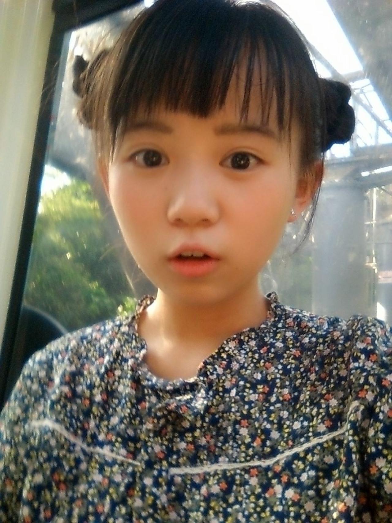 修老虎在缆车上张开嘴愣住的可爱模样