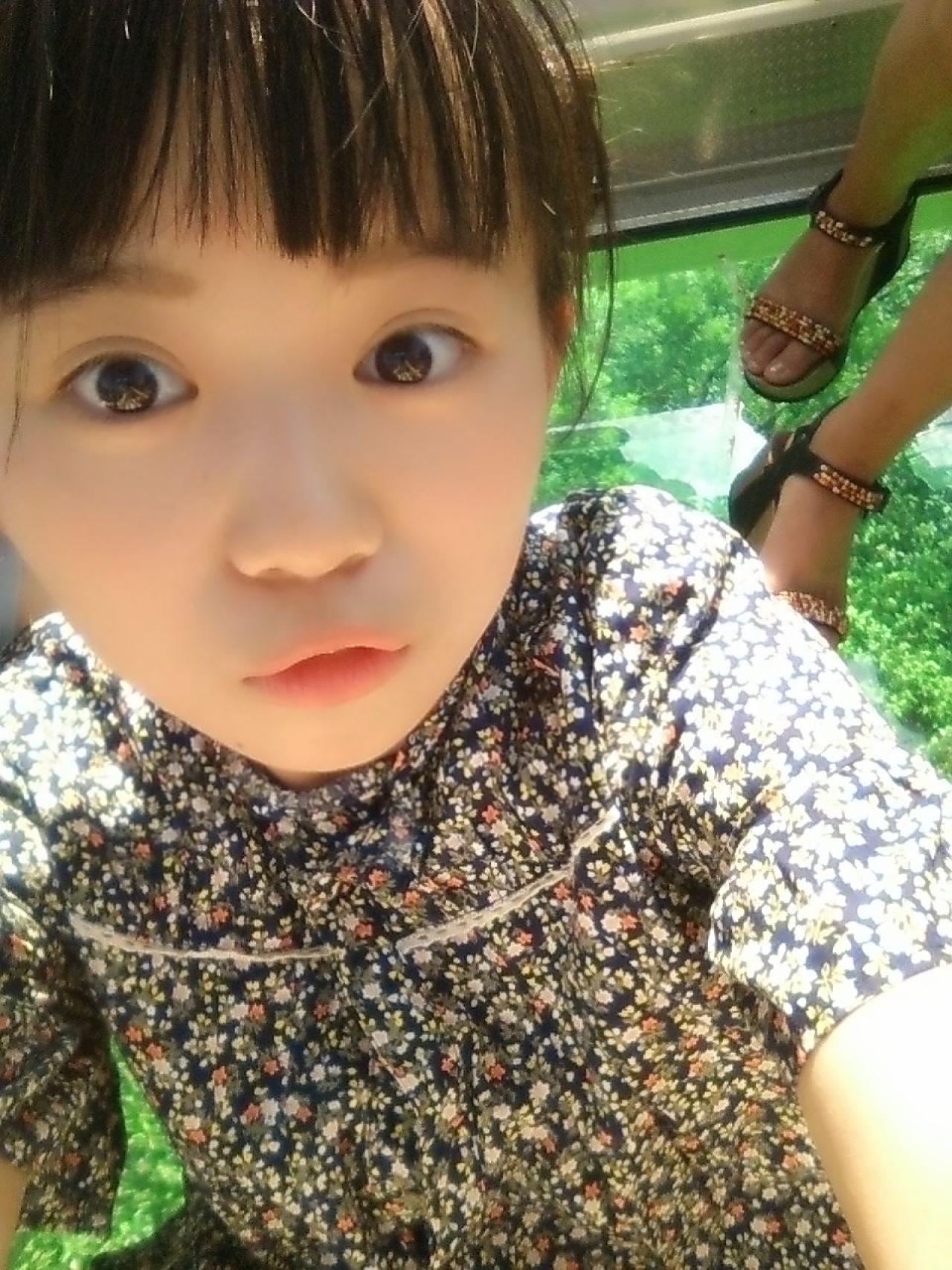 修老虎对着镜头嘟嘴卖萌的可爱模样