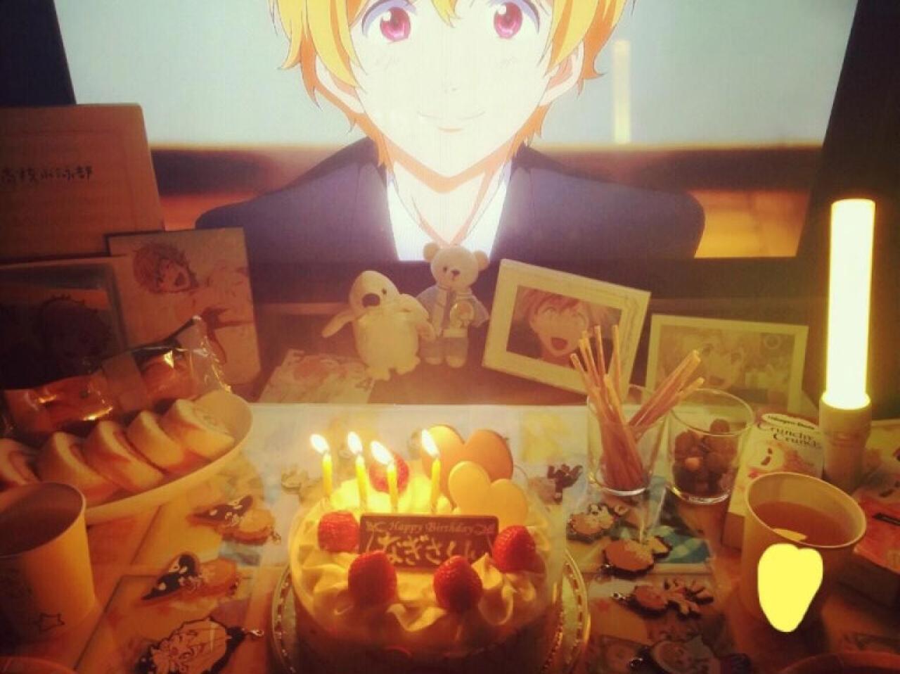 在蛋糕上点上四根蜡烛，祝福叶月渚生日快乐