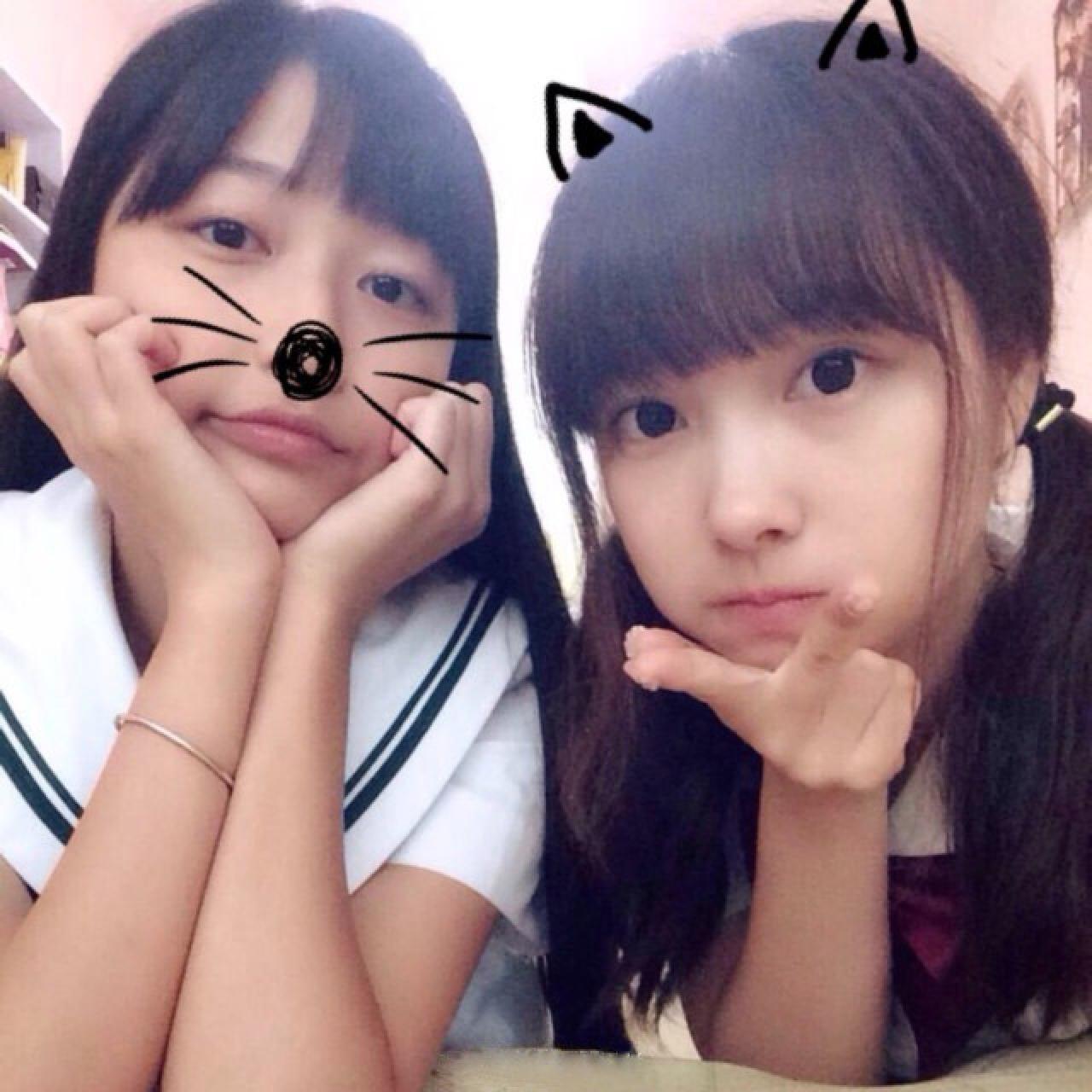 逗三撒画上猫胡子，山田実瑠添上猫耳朵