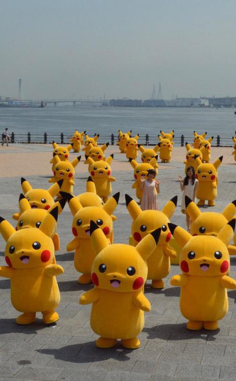 大量皮卡丘和萌妹子在一起