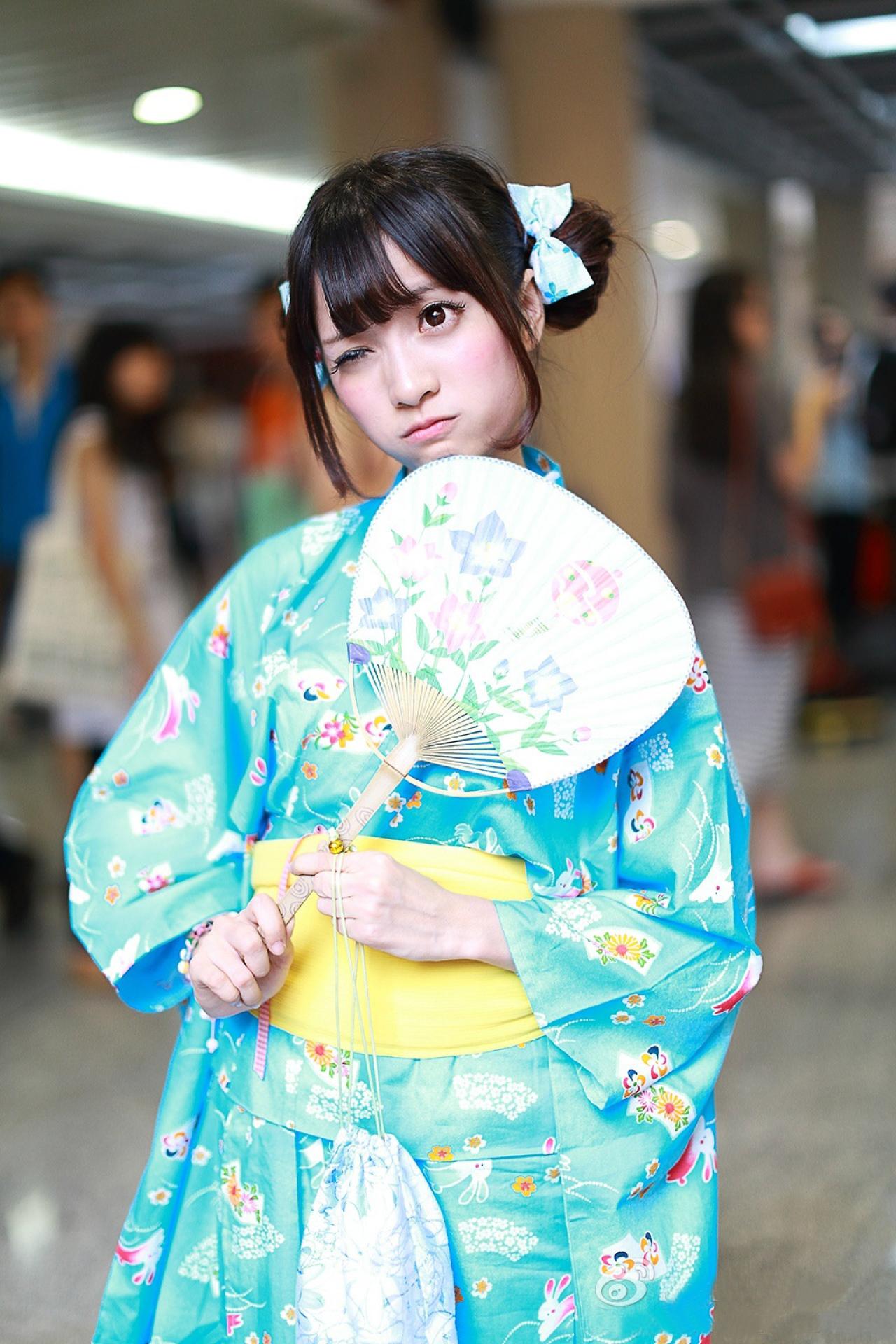 橘子酱持扇眨眼嘟嘴卖萌 孤岛桑-MccVision拍摄