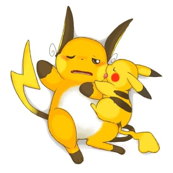 皮卡丘抱着雷丘，舔雷丘脸颊的电气囊的头像