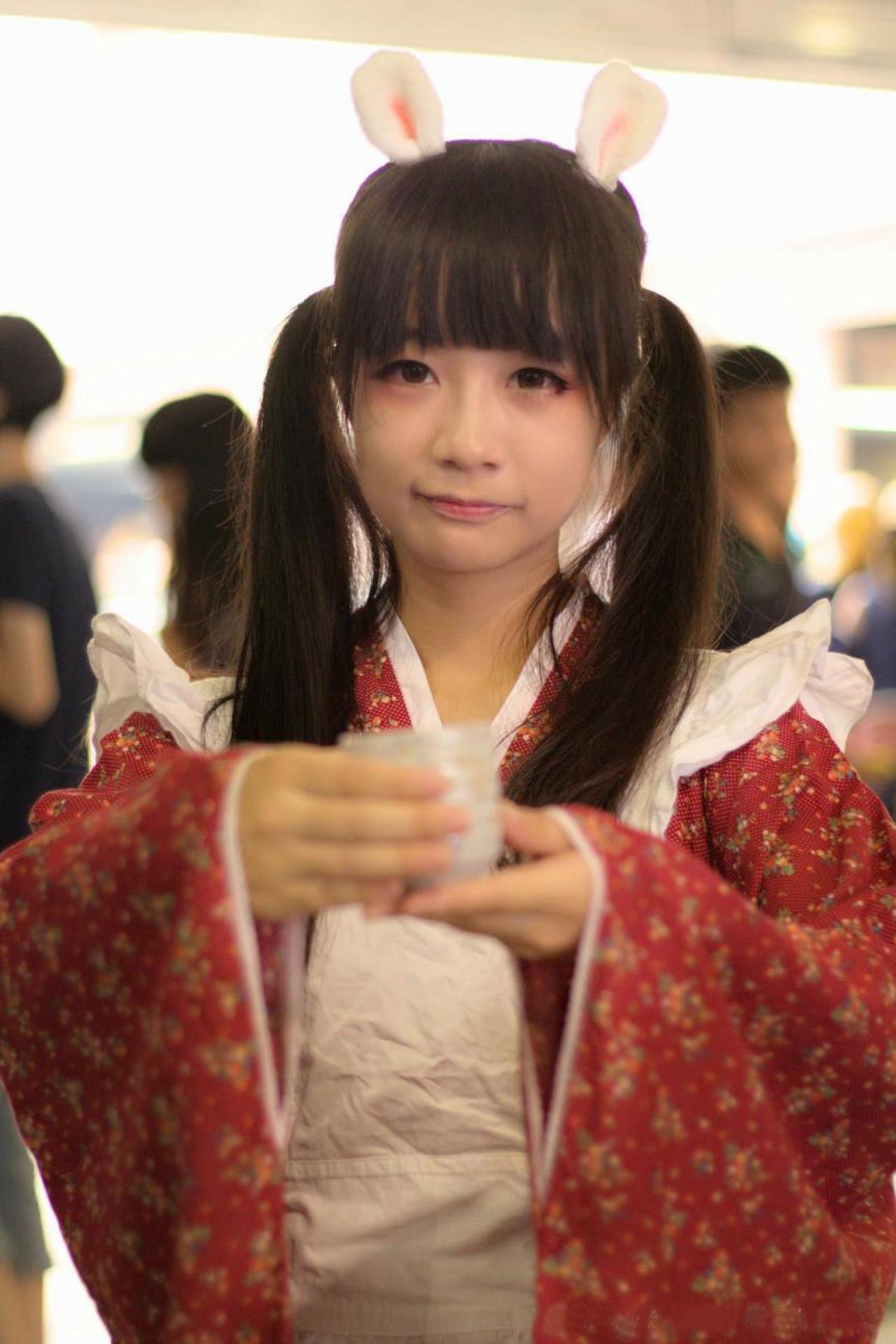 先生你的舒肤佳掉了 端着茶杯上半身照