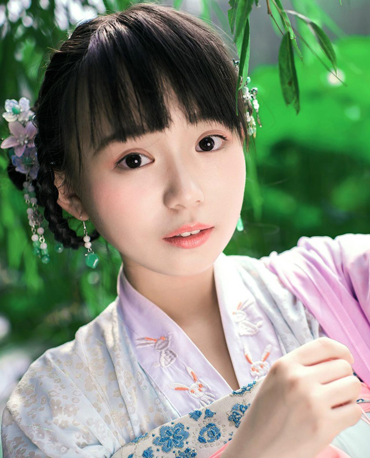 修老虎七夕古装贺图局部