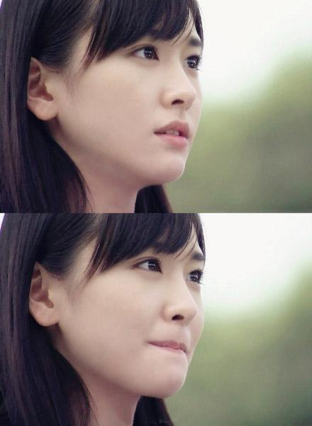 新垣结衣穿着蓝白水手服快哭了的样子