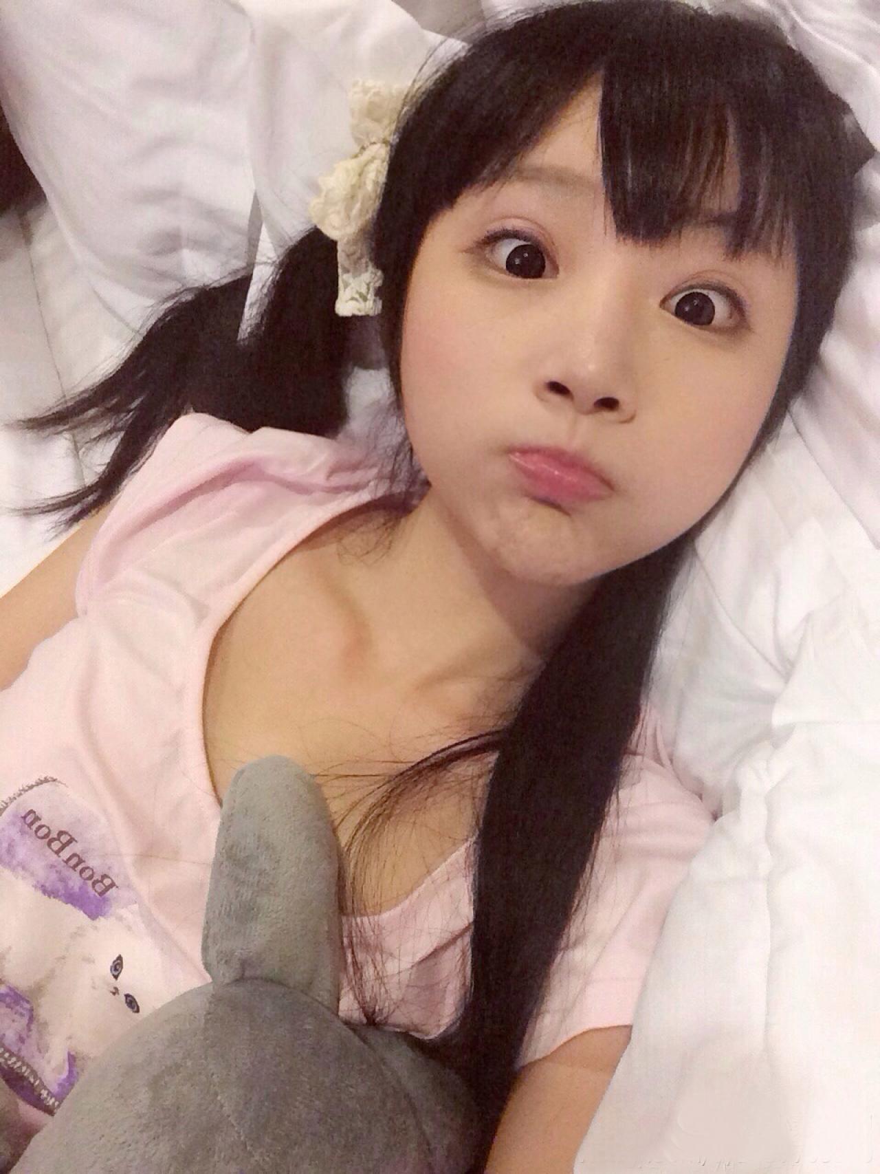 小柔嘟嘴瞪眼，搞怪卖萌表情