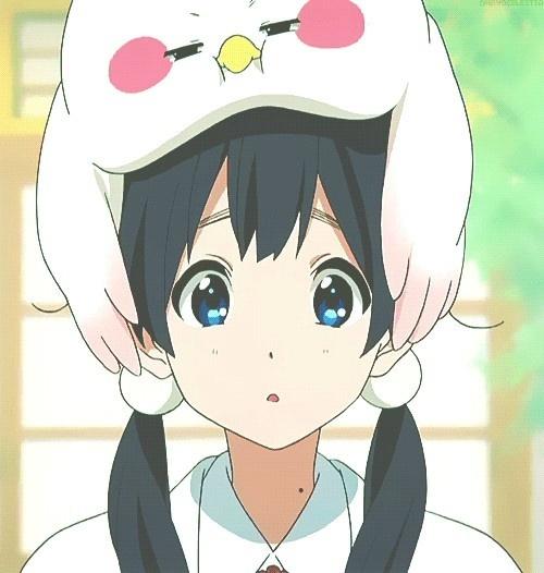 中野梓头上扒在可爱宠物的模样