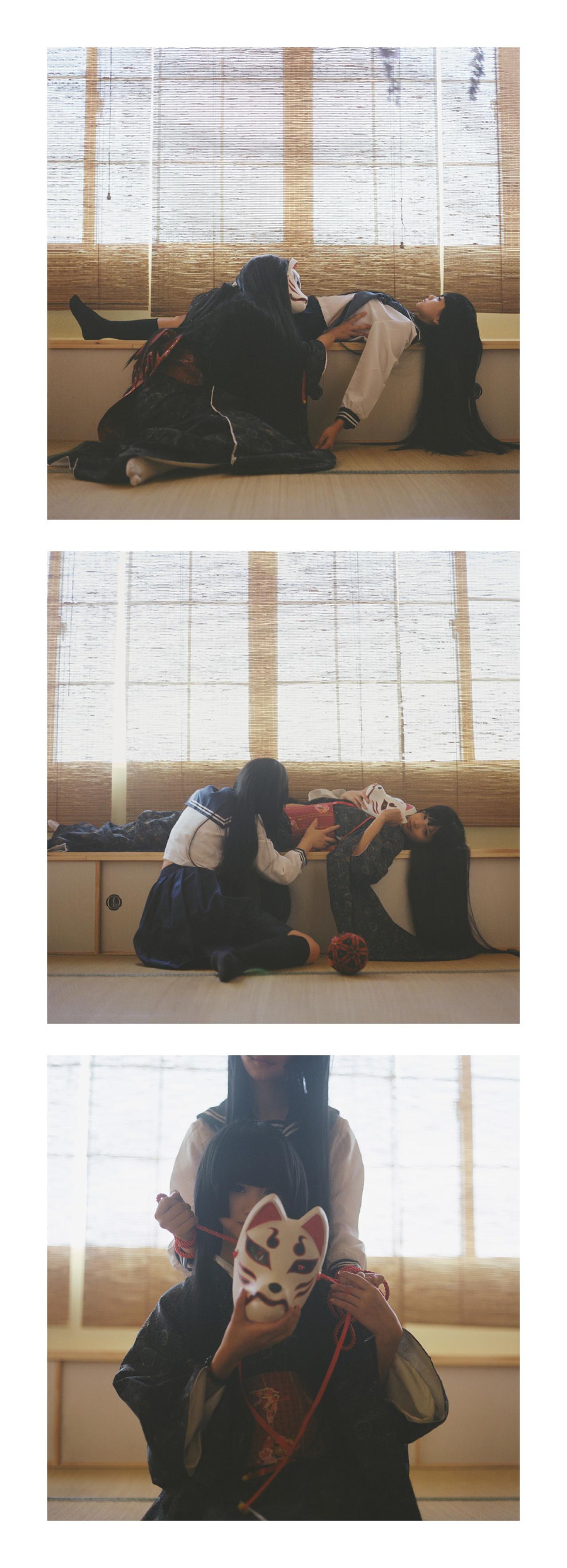 和服少女和制服少女换了位置，制服少女悄悄用红线勒住和服少女的脖子