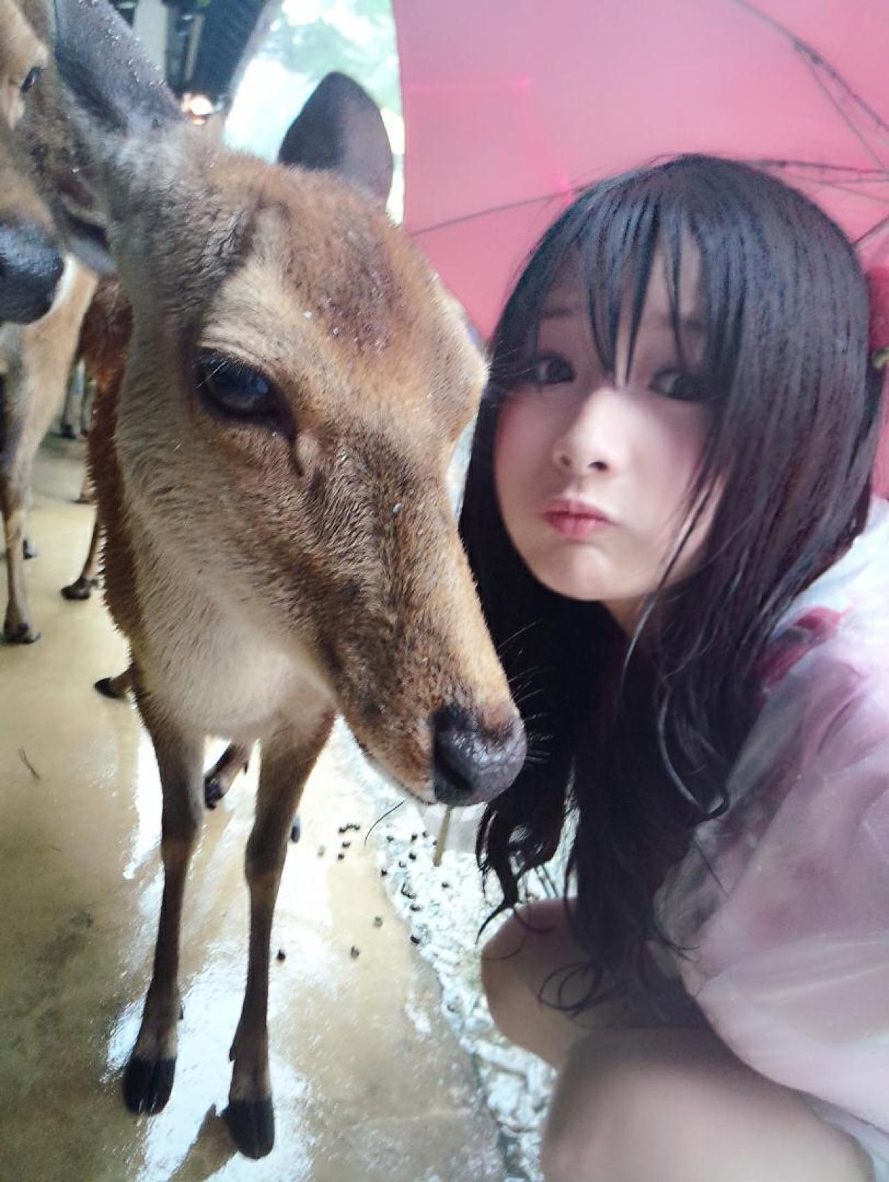 煎饺好好吃啊OvQ和小鹿嘟嘴卖萌合影