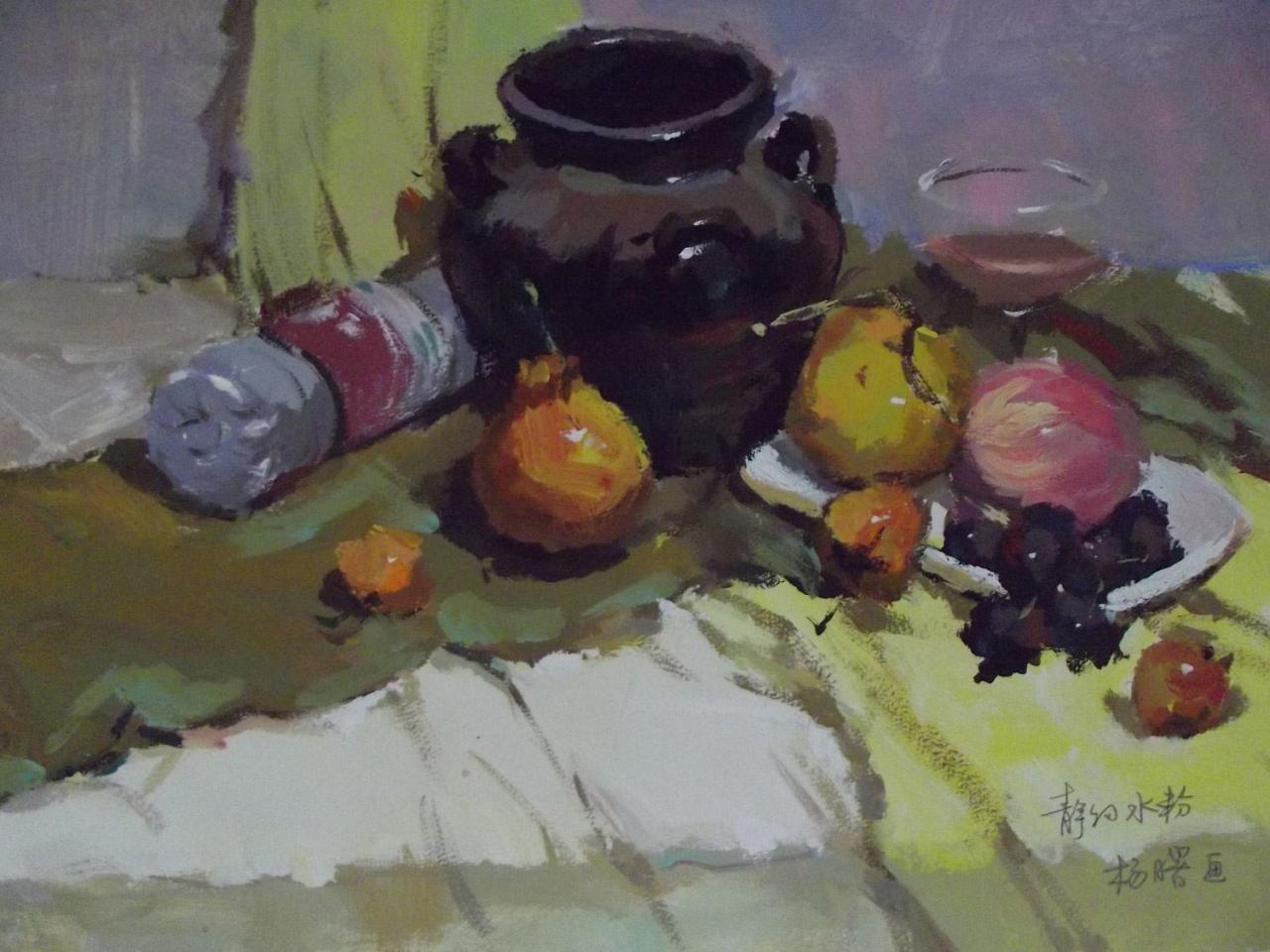 坛子、矿泉水、梨、葡萄、酒杯静物组合水粉画 杨曙画