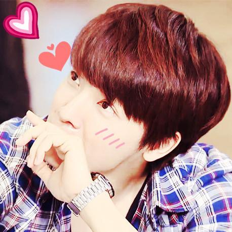 李东海羞涩的思考状头像