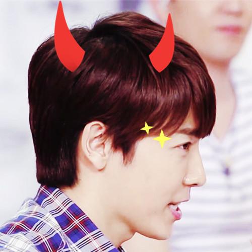 李东海戴着小魔鬼头饰萌头像