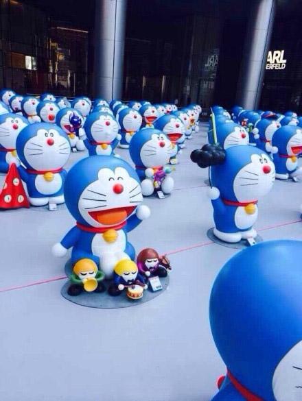 哆啦A梦和三个小人乐队